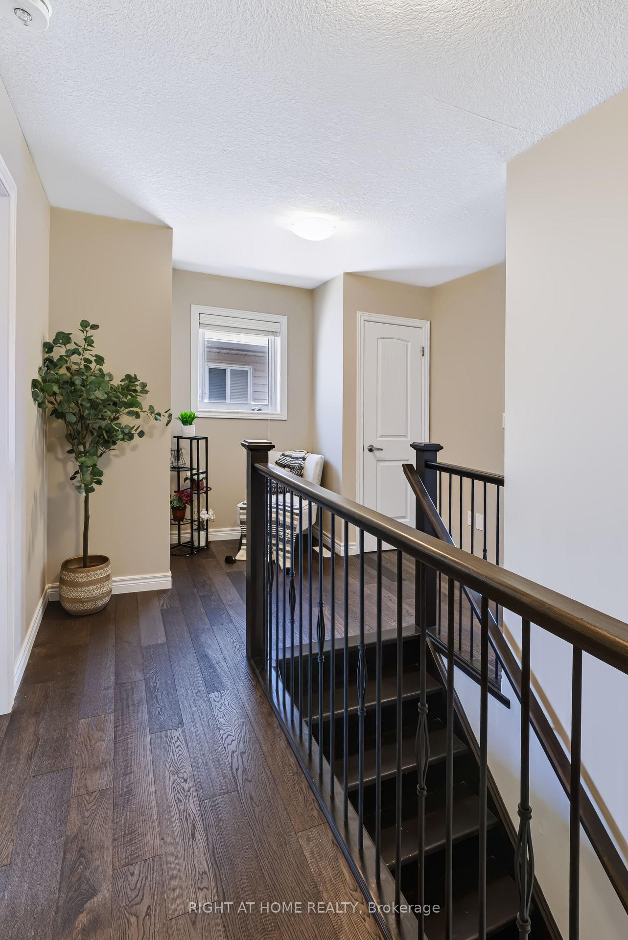 Photo 19 of 402 Tansbury Street, London, North E — HOMEH