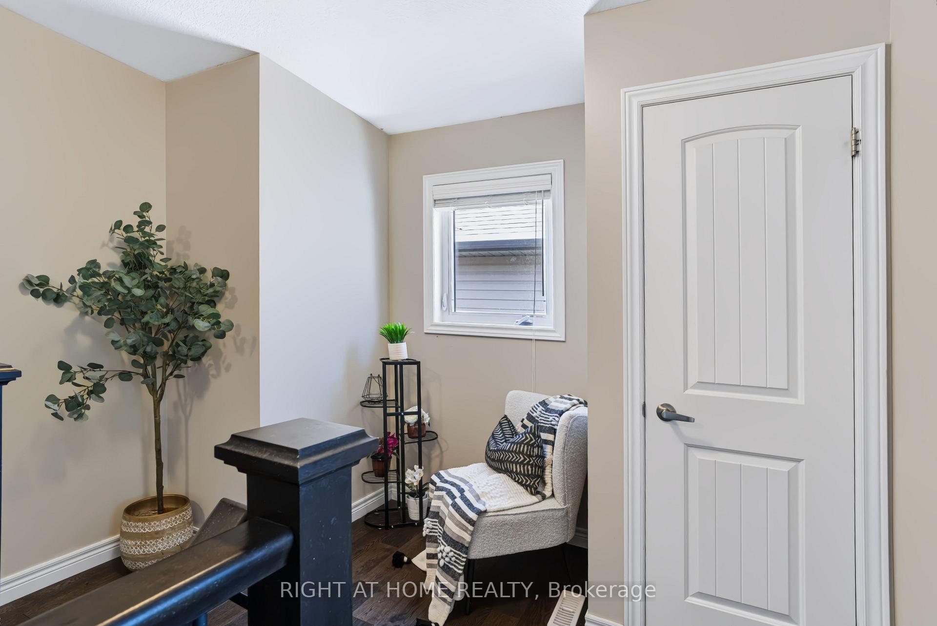 Photo 20 of 402 Tansbury Street, London, North E — HOMEH