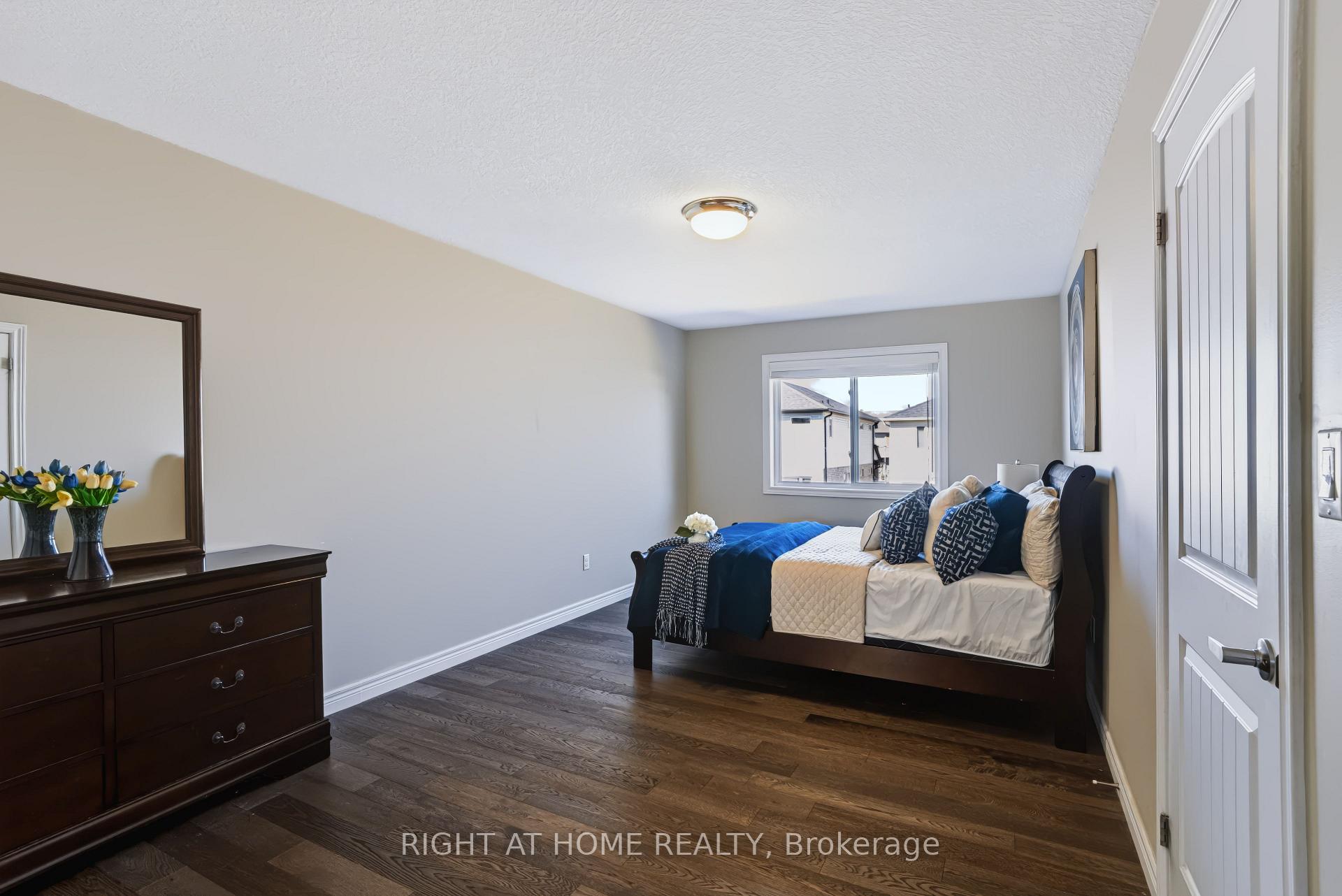 Photo 21 of 402 Tansbury Street, London, North E — HOMEH