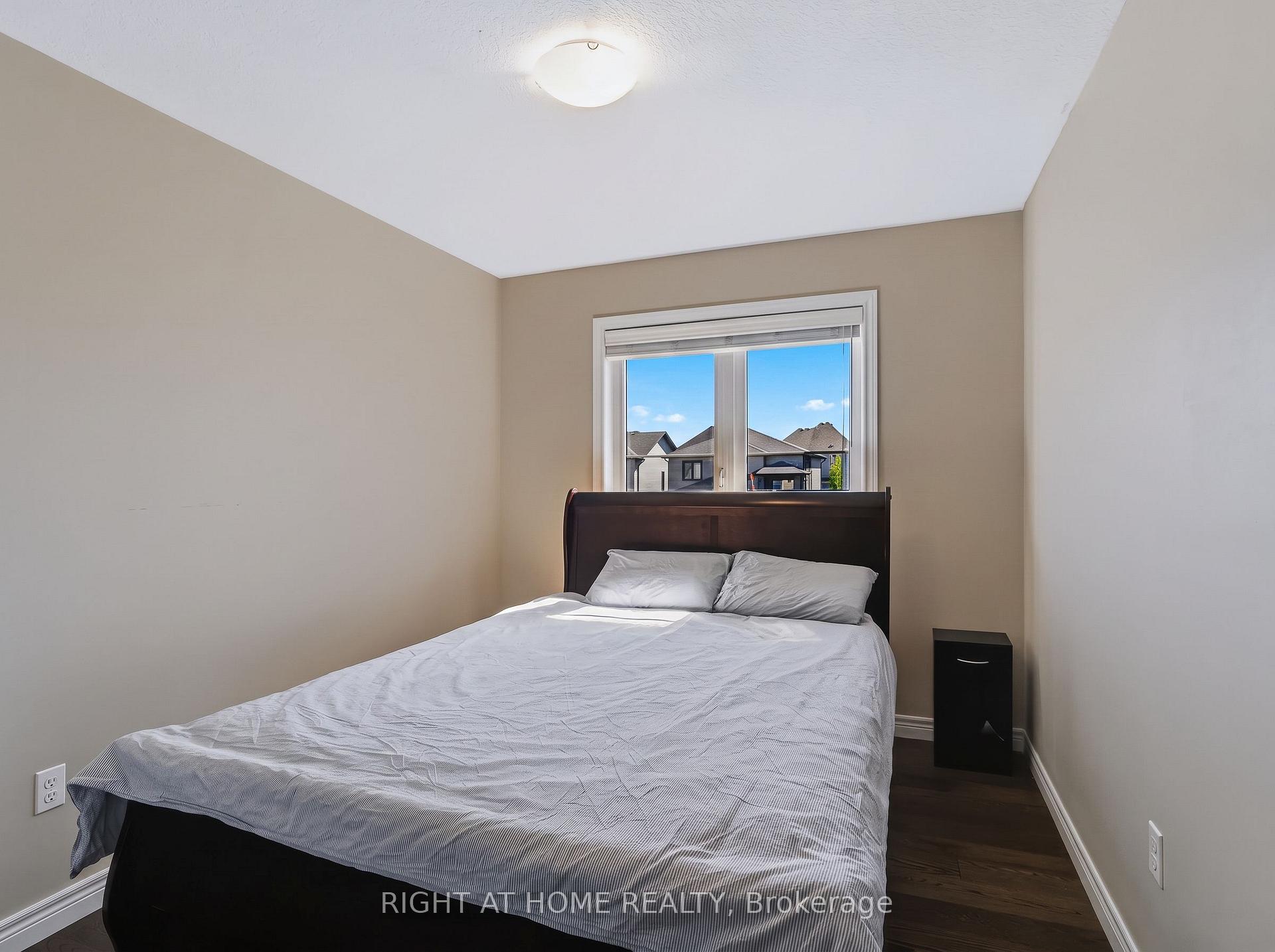 Photo 31 of 402 Tansbury Street, London, North E — HOMEH
