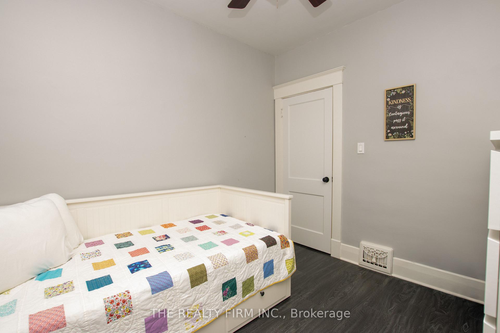 Photo 20 of 117 Thornton Avenue, London, East B — HOMEH