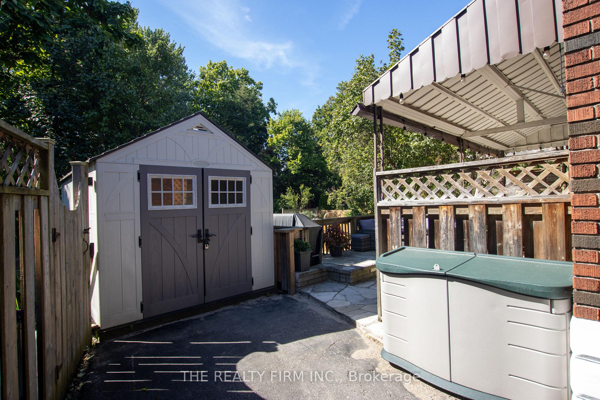 Photo 34 of 117 Thornton Avenue, London, East B — HOMEH