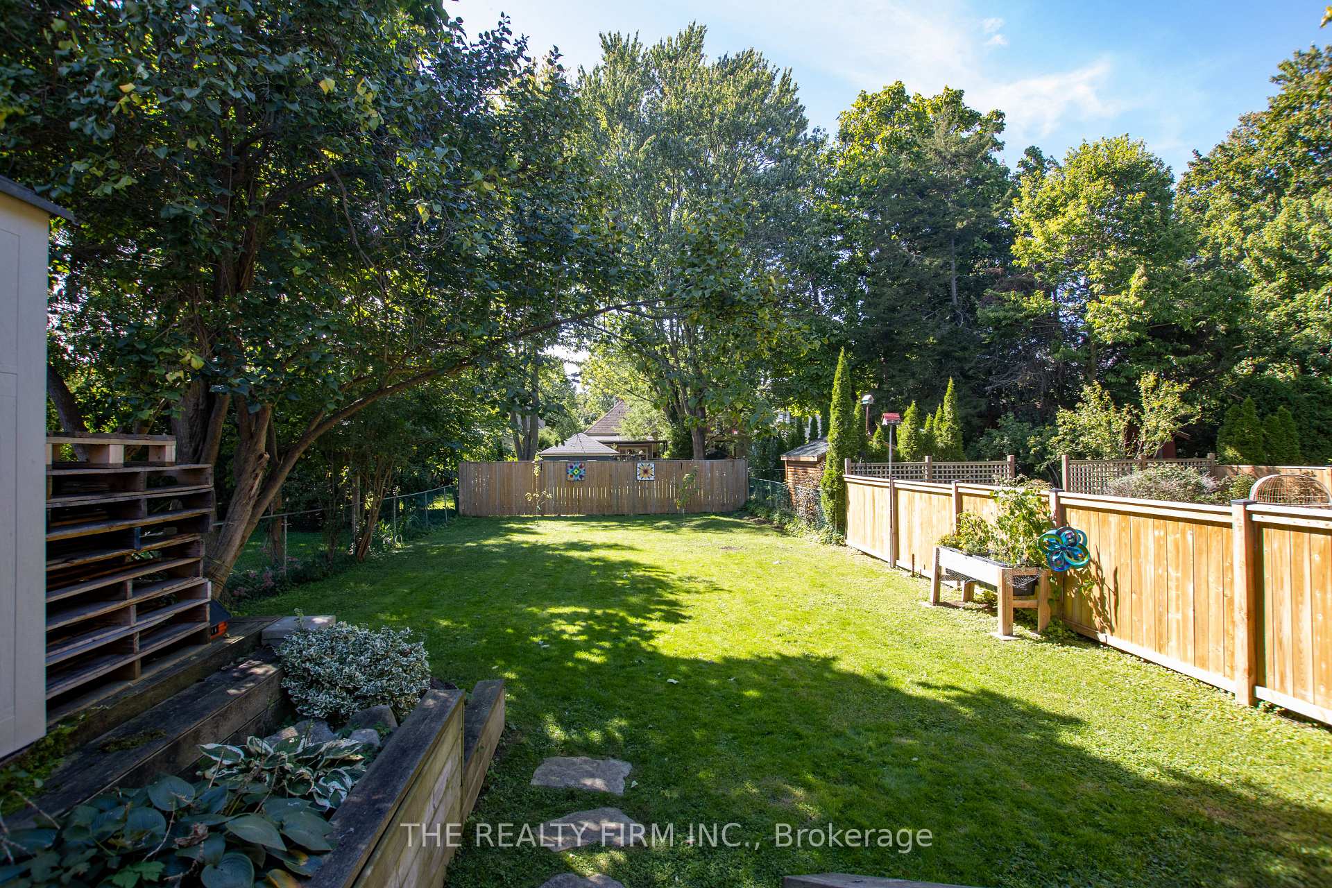 Photo 40 of 117 Thornton Avenue, London, East B — HOMEH