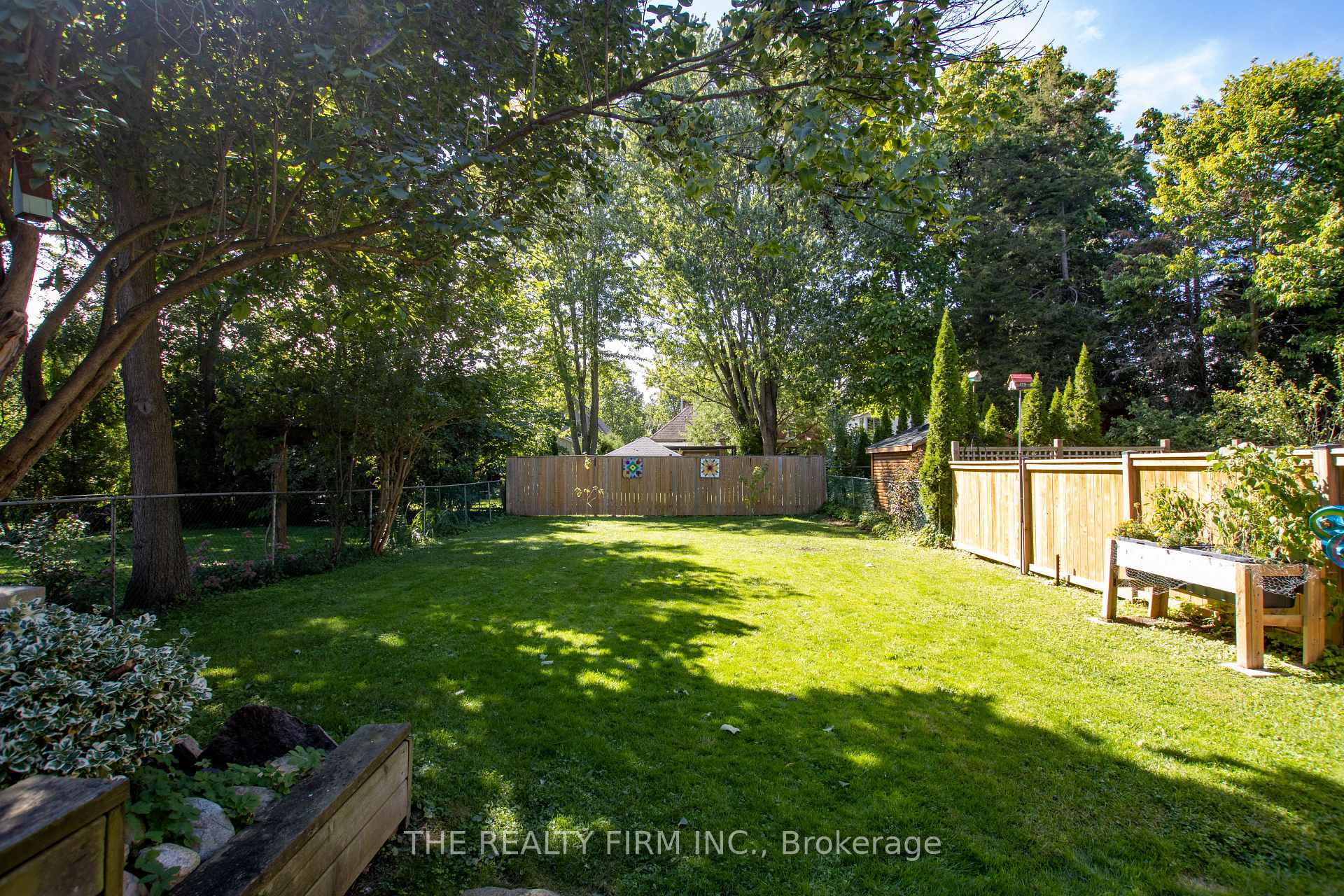 Photo 41 of 117 Thornton Avenue, London, East B — HOMEH