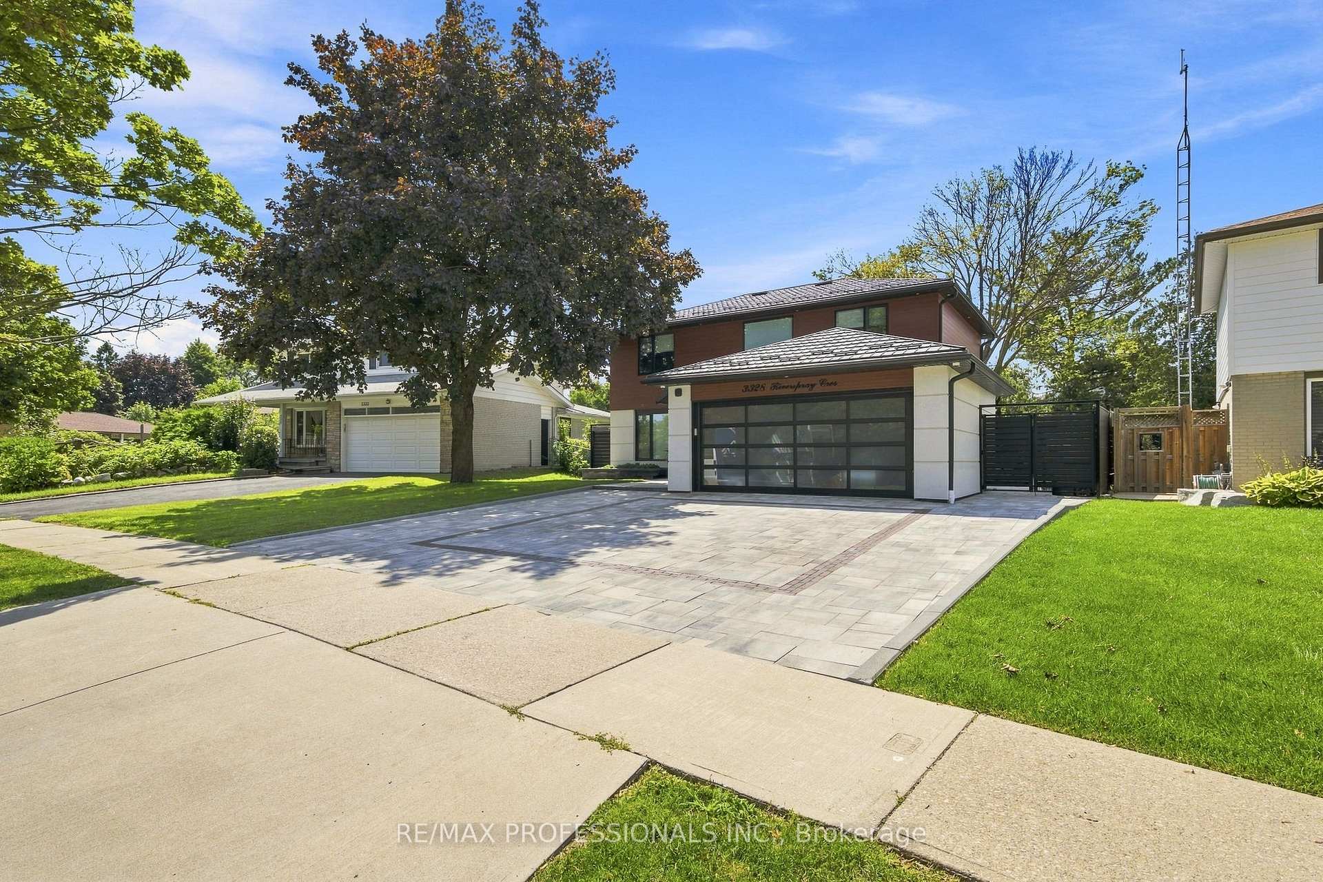 Photo 2 of 3328 Riverspray Crescent, Mississauga, Applewood — HOMEH
