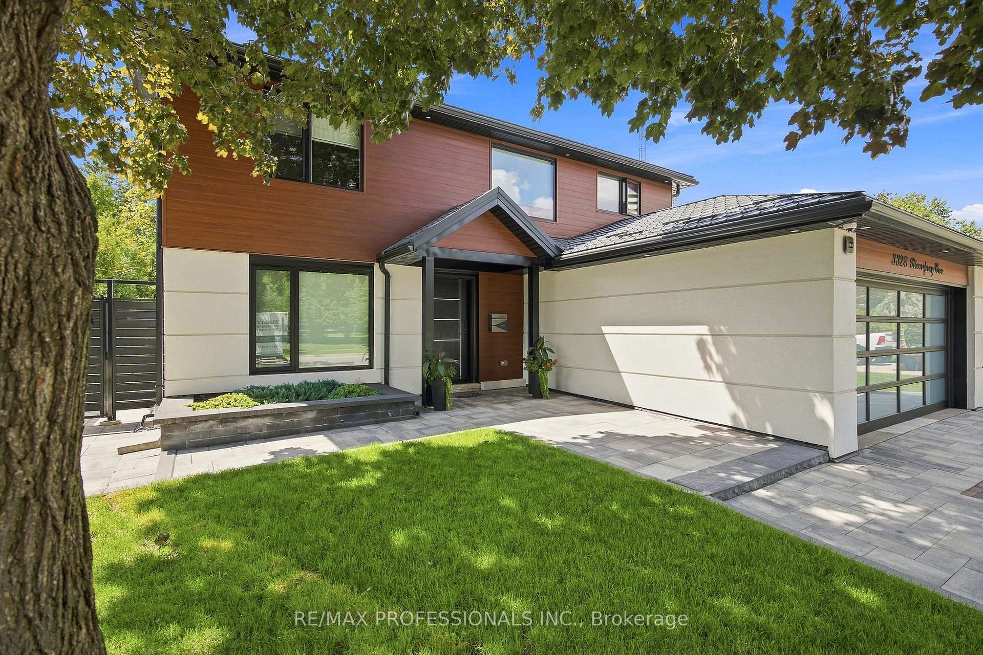 Photo 3 of 3328 Riverspray Crescent, Mississauga, Applewood — HOMEH