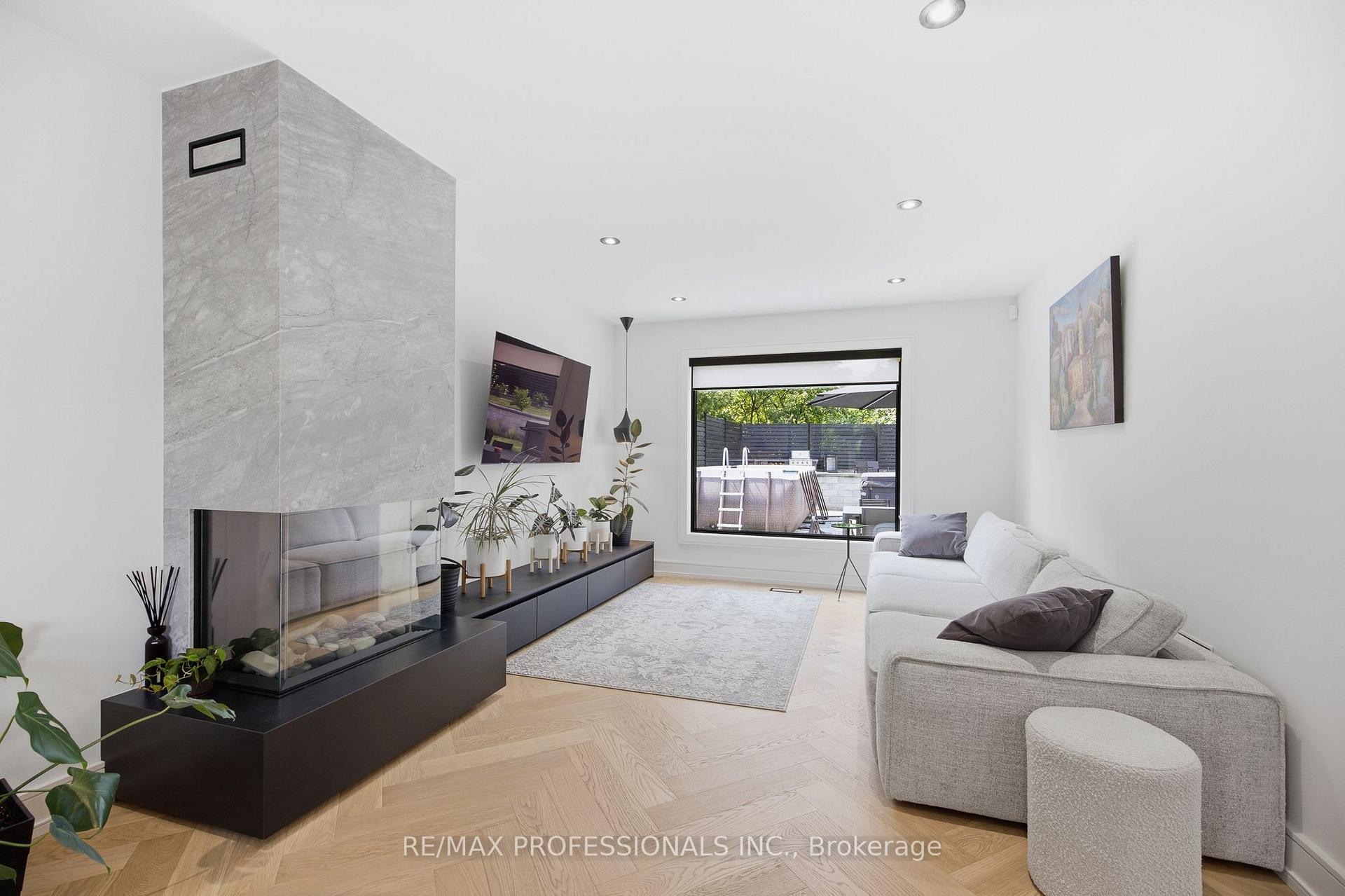 Photo 5 of 3328 Riverspray Crescent, Mississauga, Applewood — HOMEH