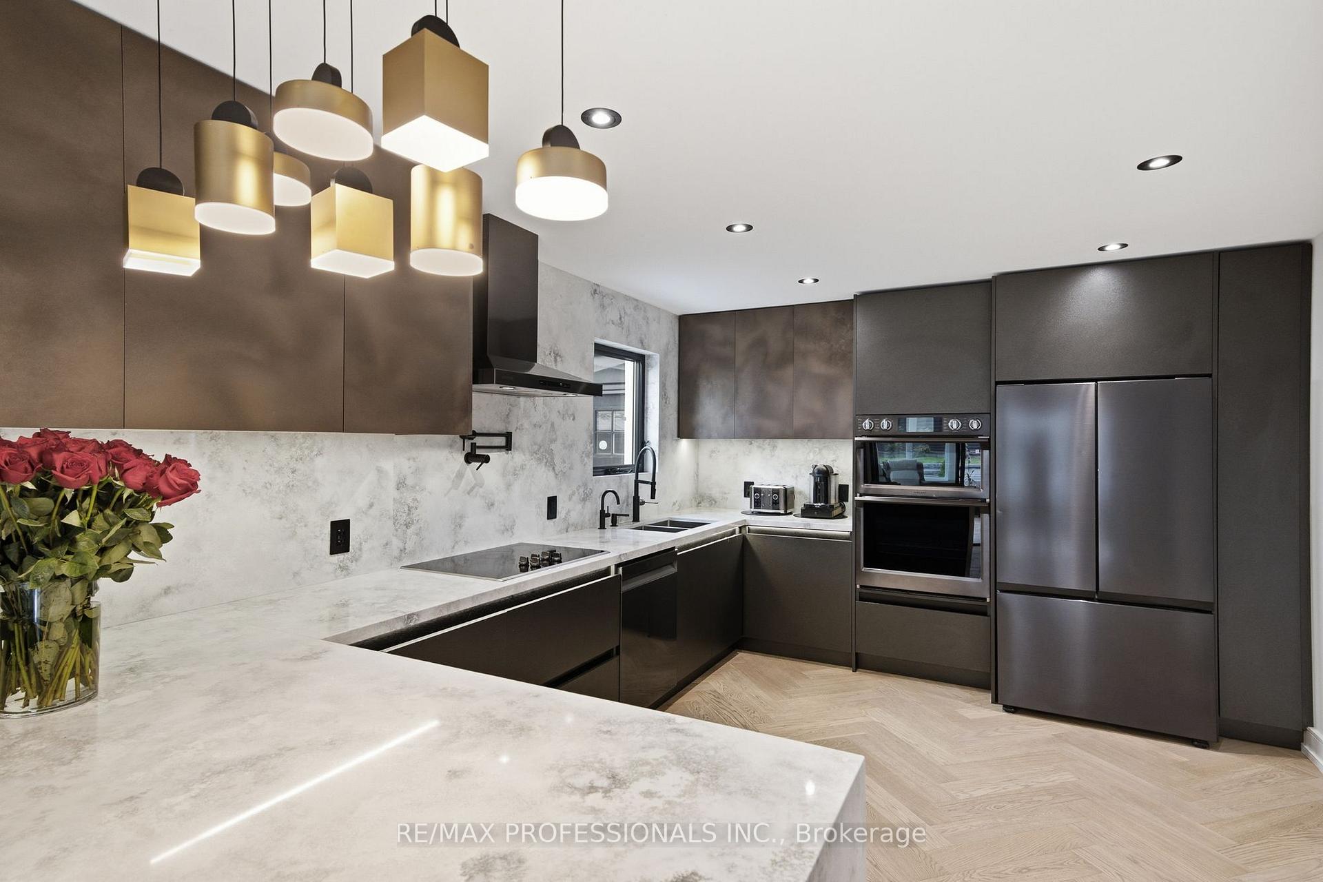 Photo 10 of 3328 Riverspray Crescent, Mississauga, Applewood — HOMEH