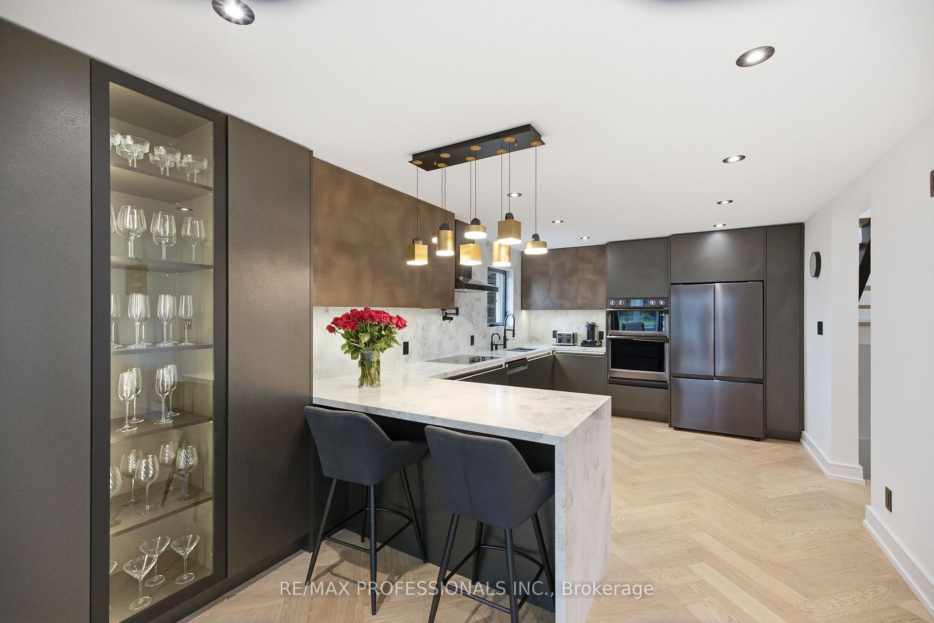 Photo 11 of 3328 Riverspray Crescent, Mississauga, Applewood — HOMEH