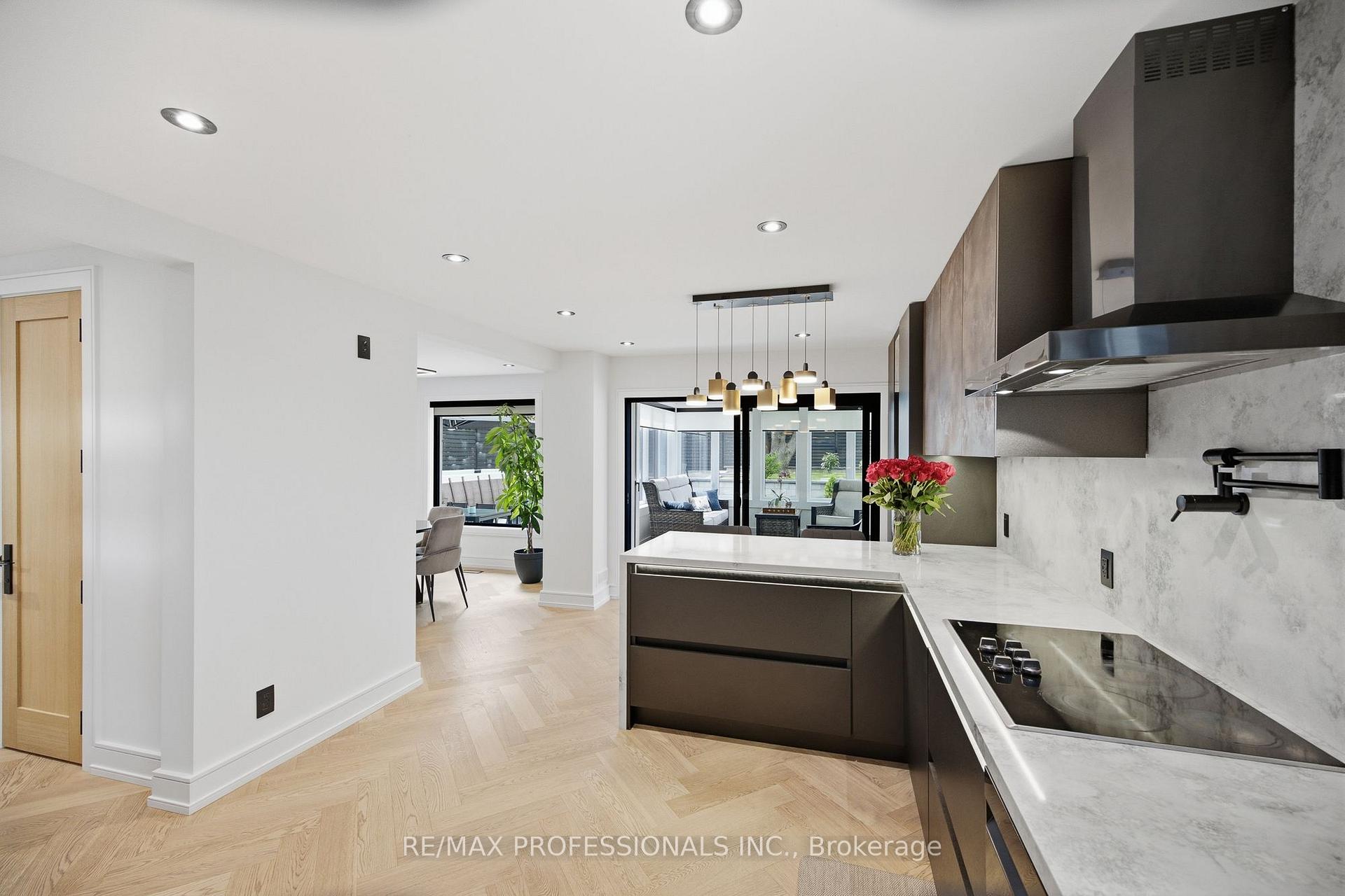 Photo 12 of 3328 Riverspray Crescent, Mississauga, Applewood — HOMEH