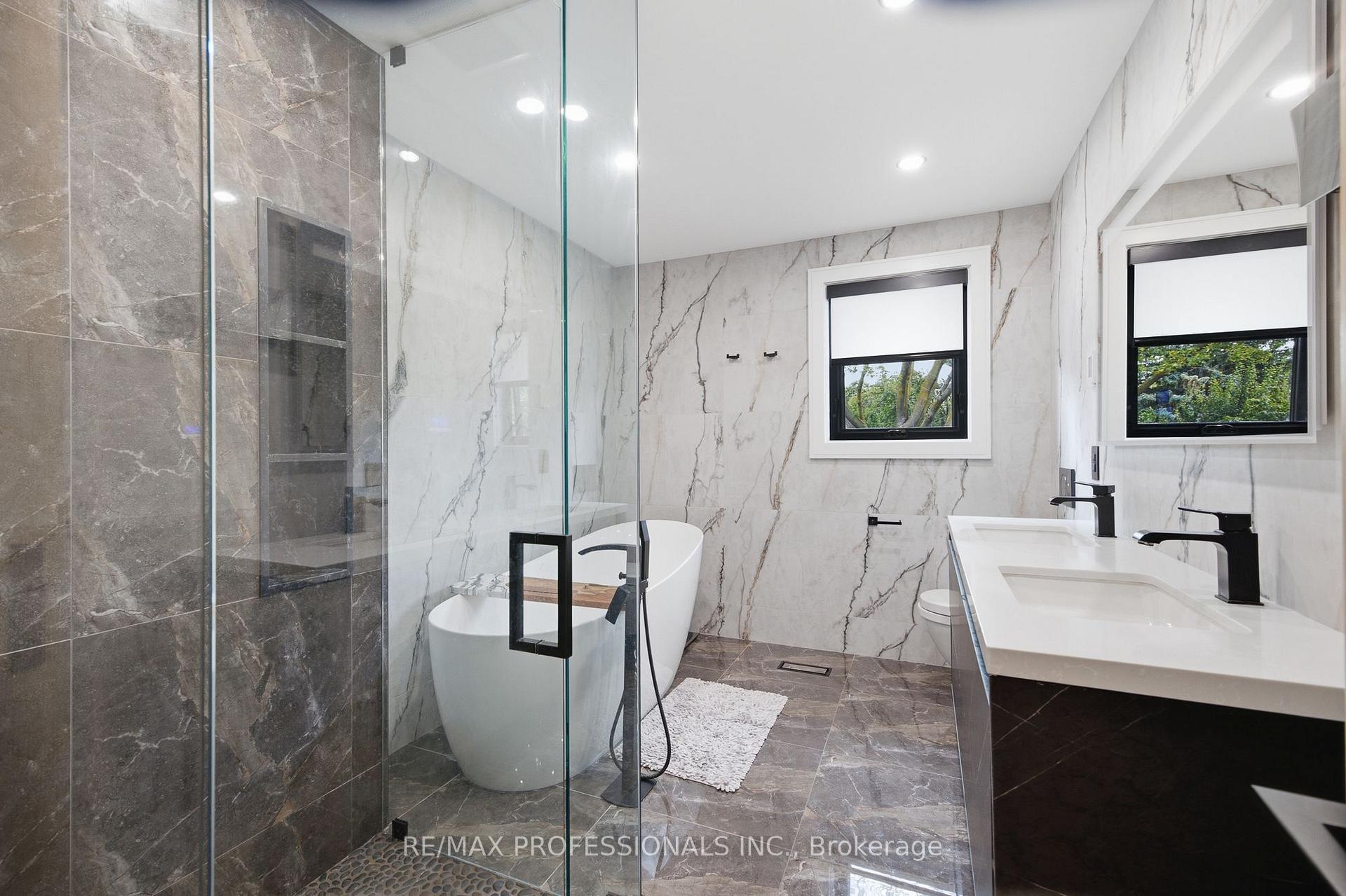 Photo 21 of 3328 Riverspray Crescent, Mississauga, Applewood — HOMEH