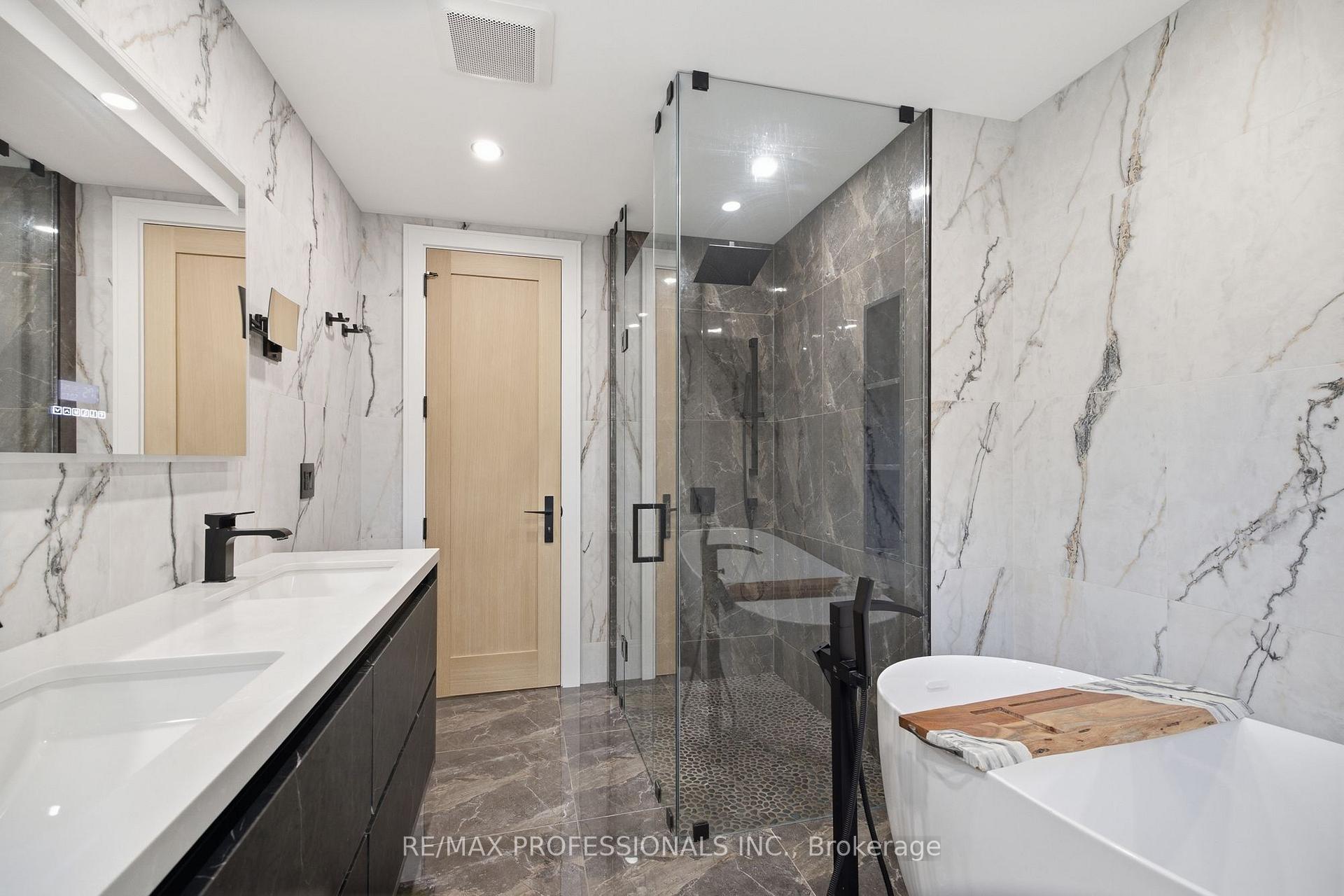 Photo 22 of 3328 Riverspray Crescent, Mississauga, Applewood — HOMEH
