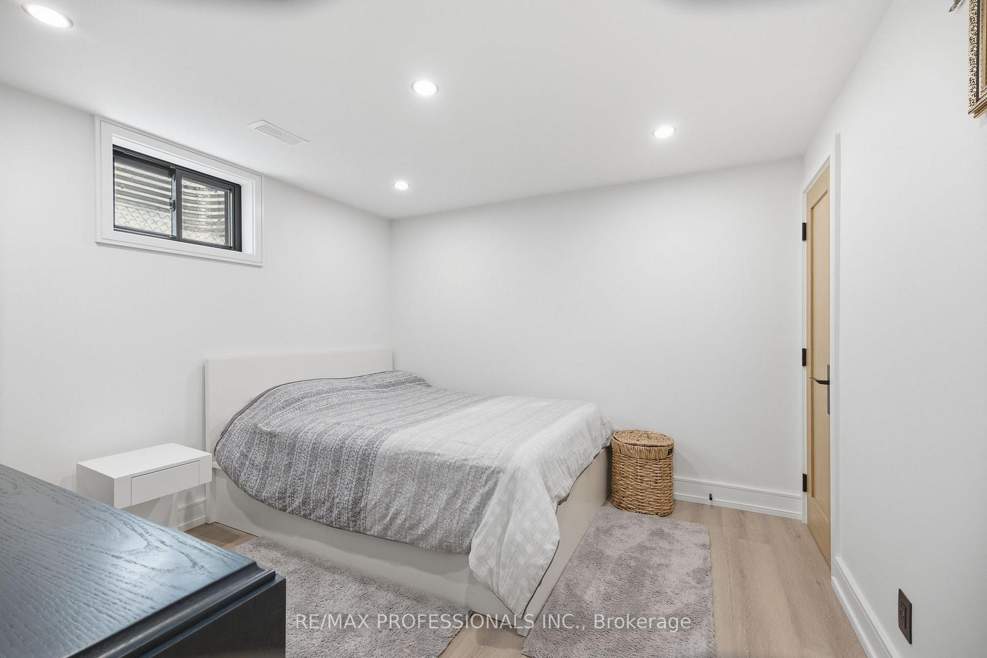 Photo 33 of 3328 Riverspray Crescent, Mississauga, Applewood — HOMEH