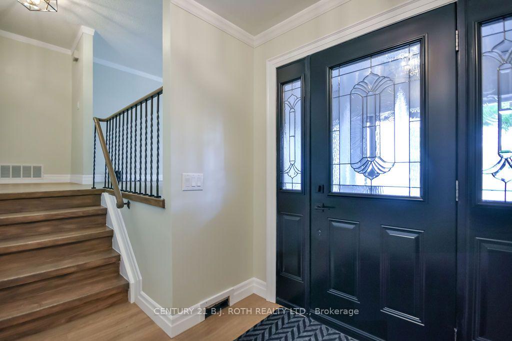 Photo 2 of 118 Marshall Street, Barrie, Allandale Heights — HOMEH