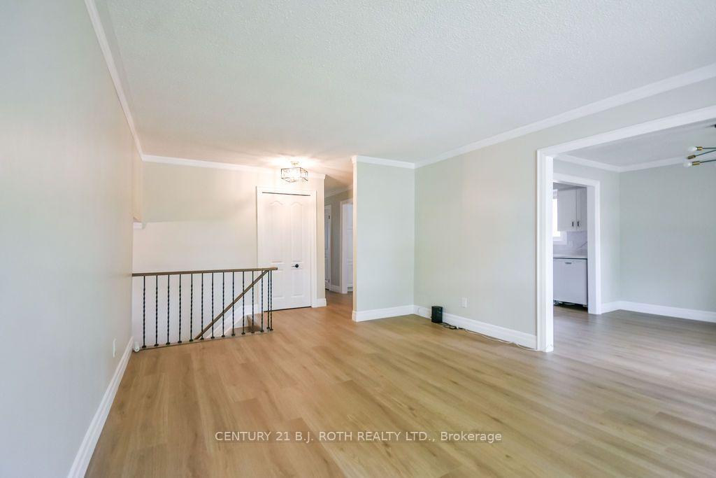 Photo 6 of 118 Marshall Street, Barrie, Allandale Heights — HOMEH