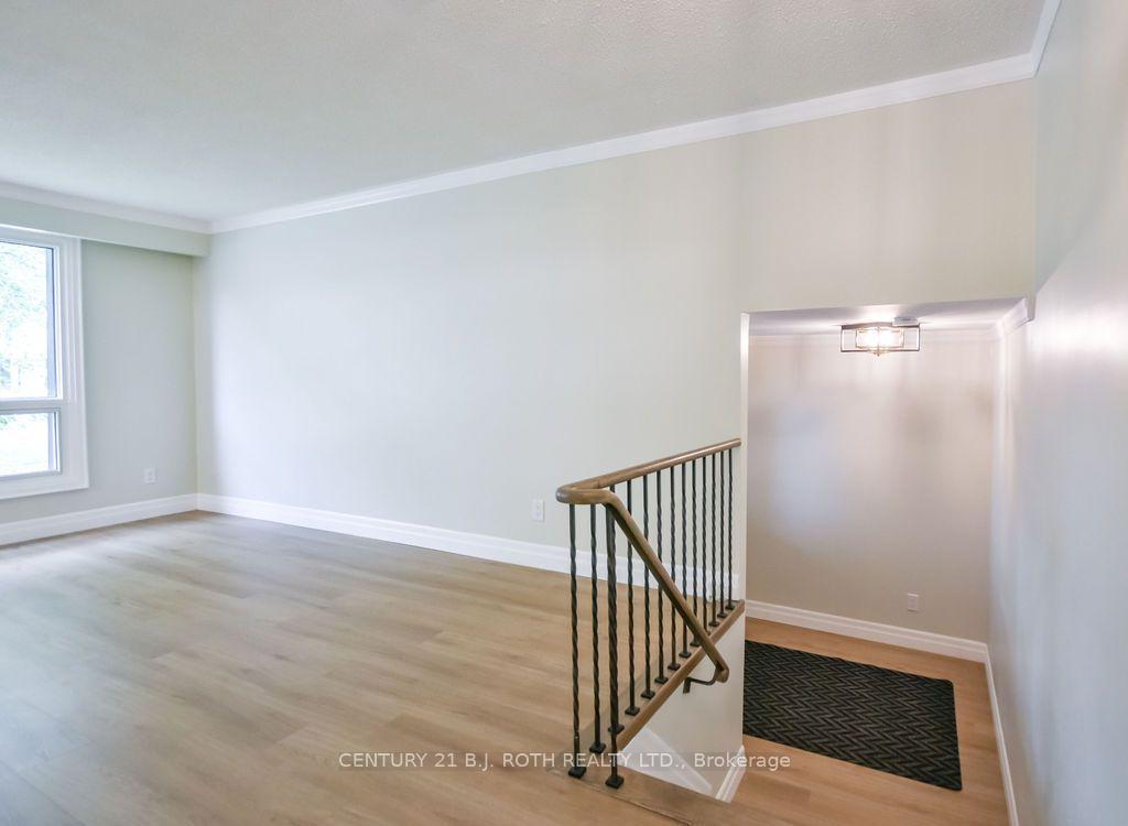 Photo 7 of 118 Marshall Street, Barrie, Allandale Heights — HOMEH