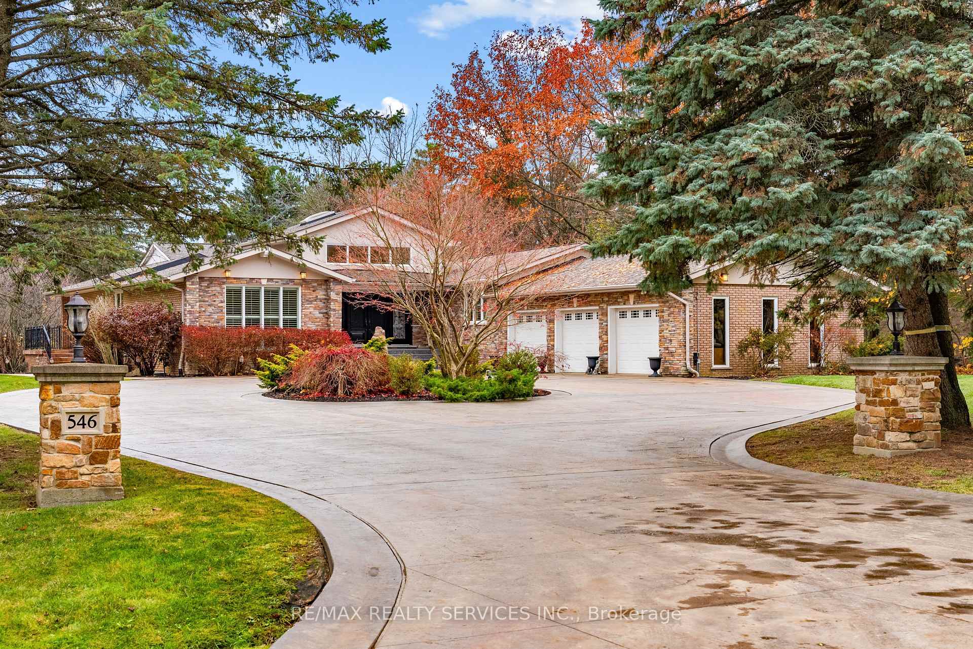 Photo 4 of 546 Conservation Drive, Brampton, Snelgrove — HOMEH