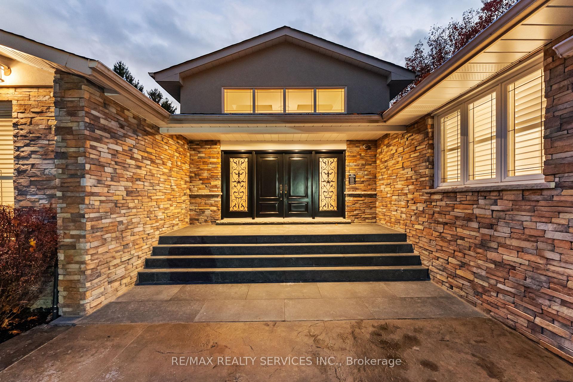 Photo 6 of 546 Conservation Drive, Brampton, Snelgrove — HOMEH