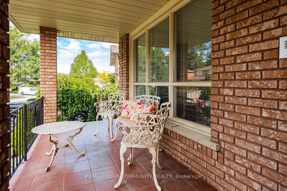 Photo 3 of 55 Thistle Ridge Drive, Vaughan, East Woodbridge — HOMEH