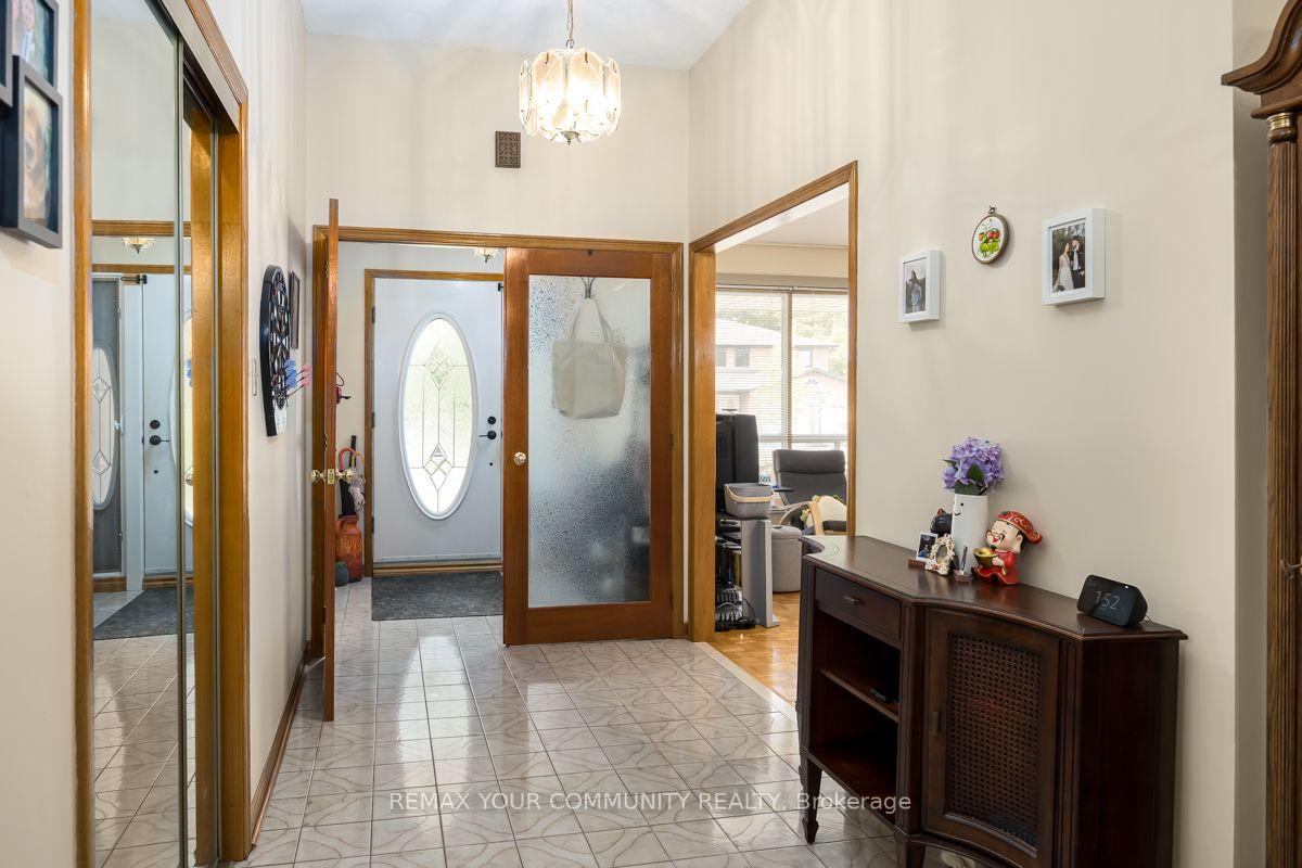 Photo 4 of 55 Thistle Ridge Drive, Vaughan, East Woodbridge — HOMEH
