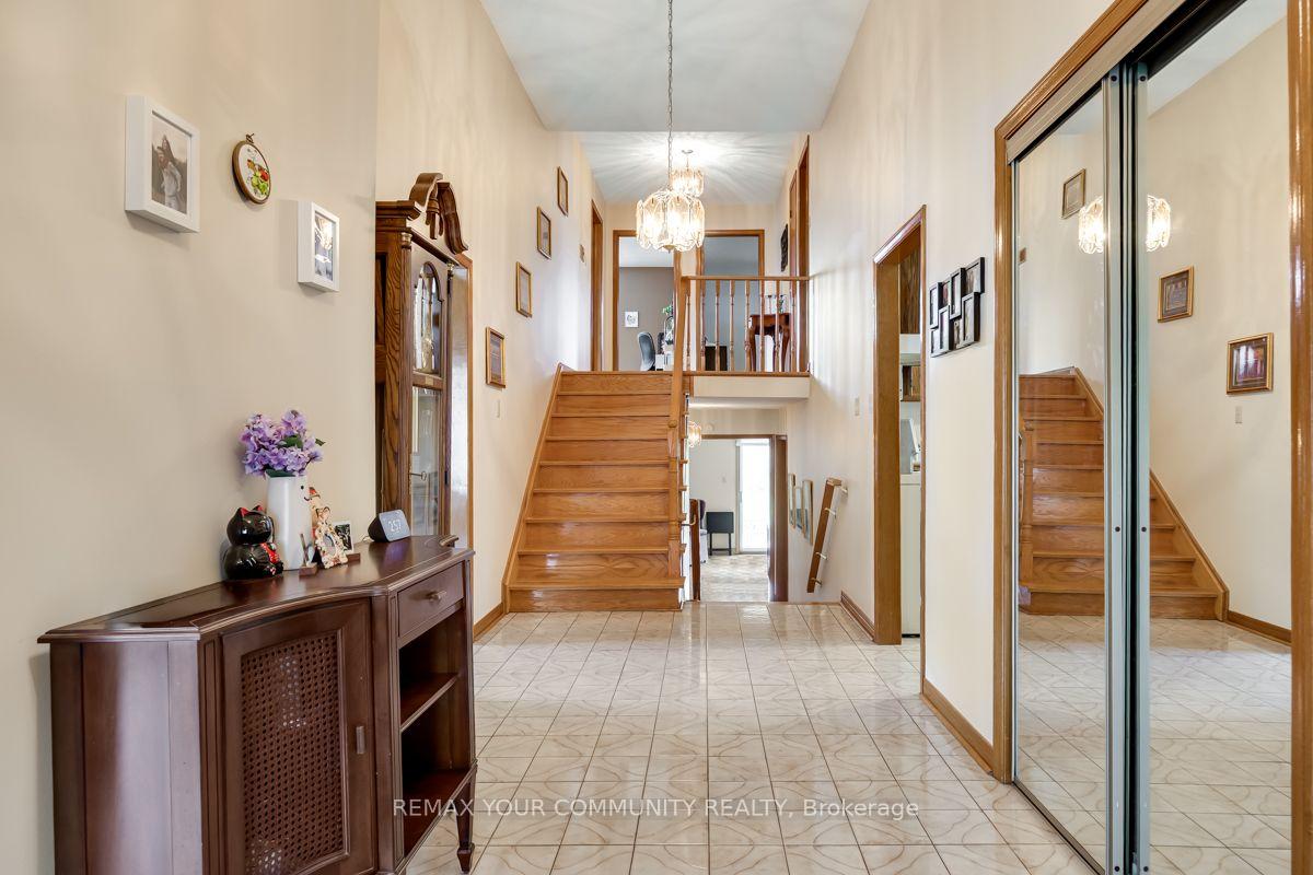 Photo 5 of 55 Thistle Ridge Drive, Vaughan, East Woodbridge — HOMEH