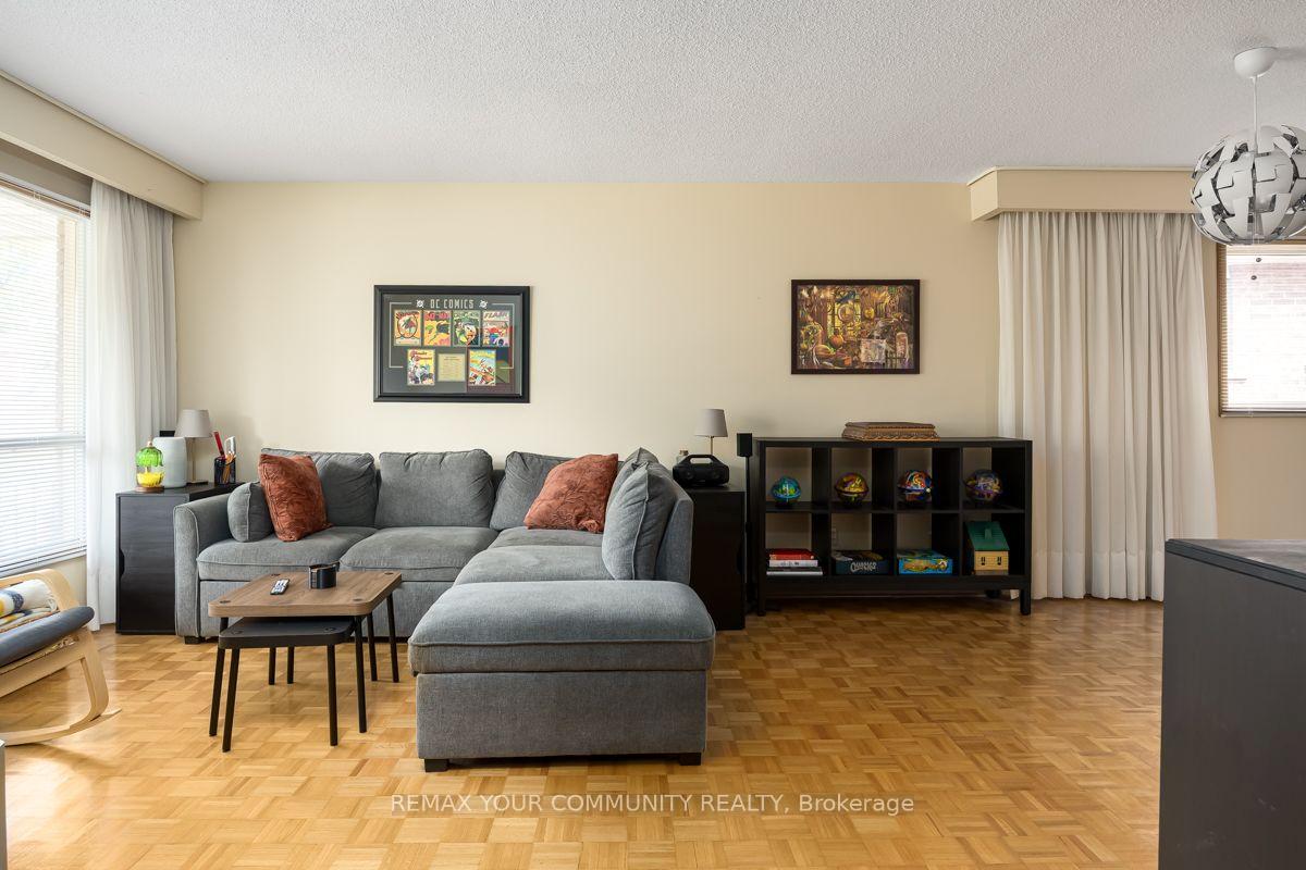 Photo 6 of 55 Thistle Ridge Drive, Vaughan, East Woodbridge — HOMEH