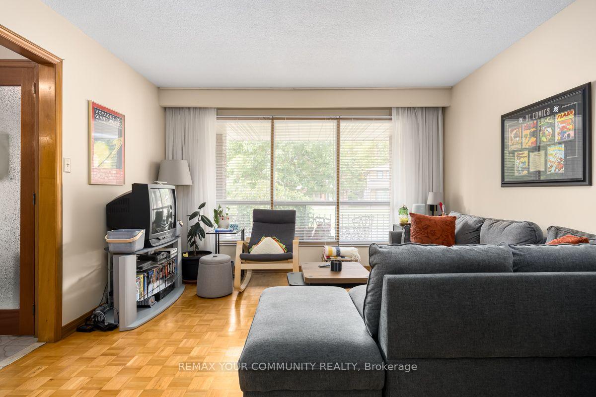 Photo 7 of 55 Thistle Ridge Drive, Vaughan, East Woodbridge — HOMEH