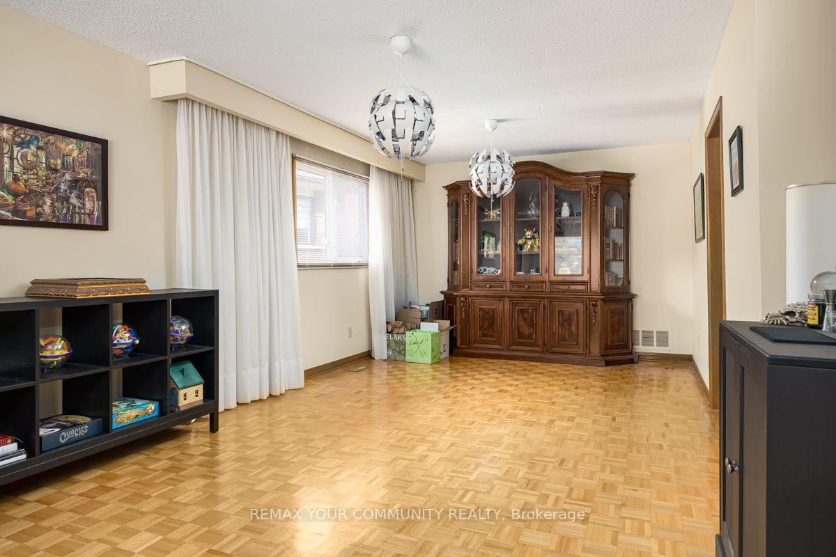 Photo 8 of 55 Thistle Ridge Drive, Vaughan, East Woodbridge — HOMEH