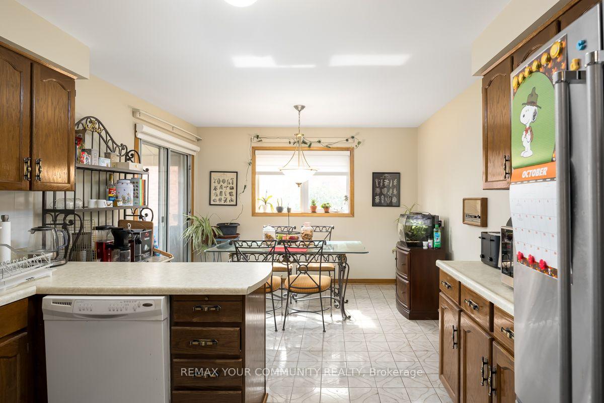 Photo 9 of 55 Thistle Ridge Drive, Vaughan, East Woodbridge — HOMEH
