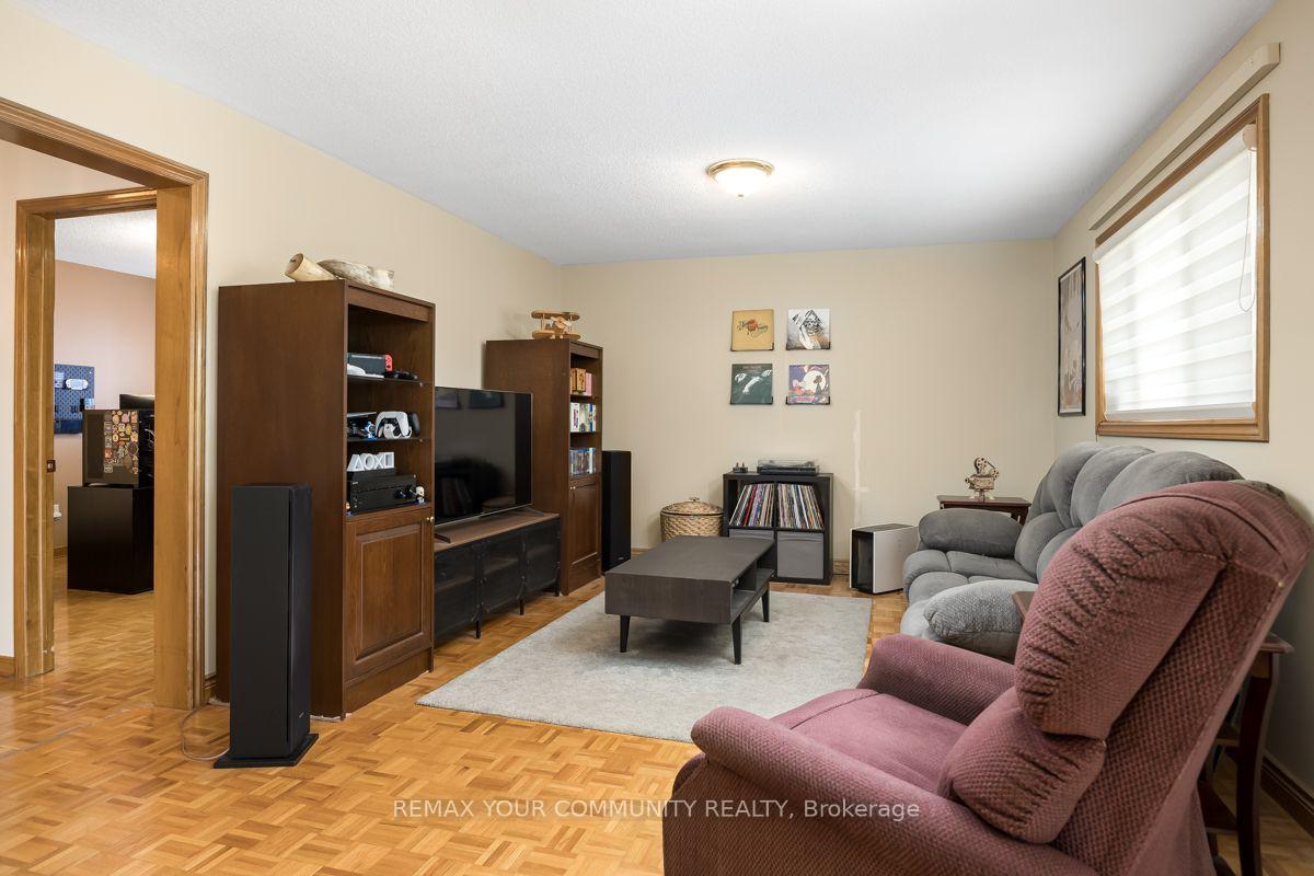 Photo 12 of 55 Thistle Ridge Drive, Vaughan, East Woodbridge — HOMEH