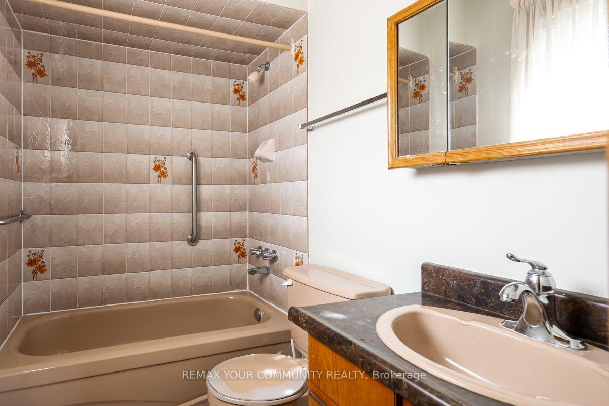 Photo 17 of 55 Thistle Ridge Drive, Vaughan, East Woodbridge — HOMEH