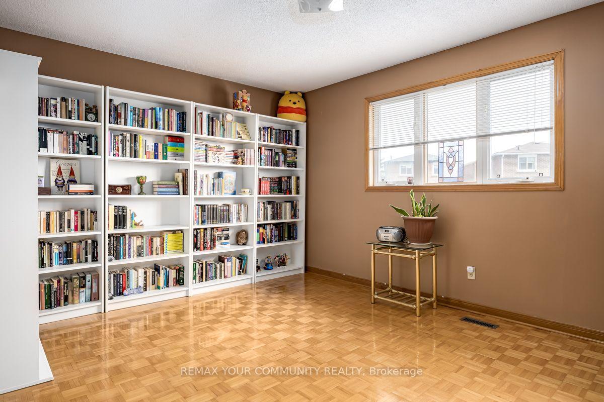 Photo 19 of 55 Thistle Ridge Drive, Vaughan, East Woodbridge — HOMEH