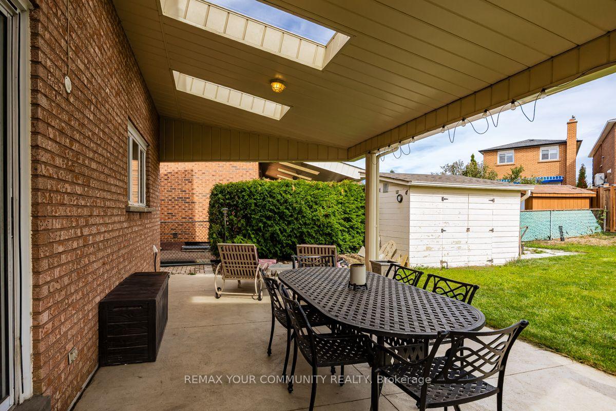 Photo 24 of 55 Thistle Ridge Drive, Vaughan, East Woodbridge — HOMEH