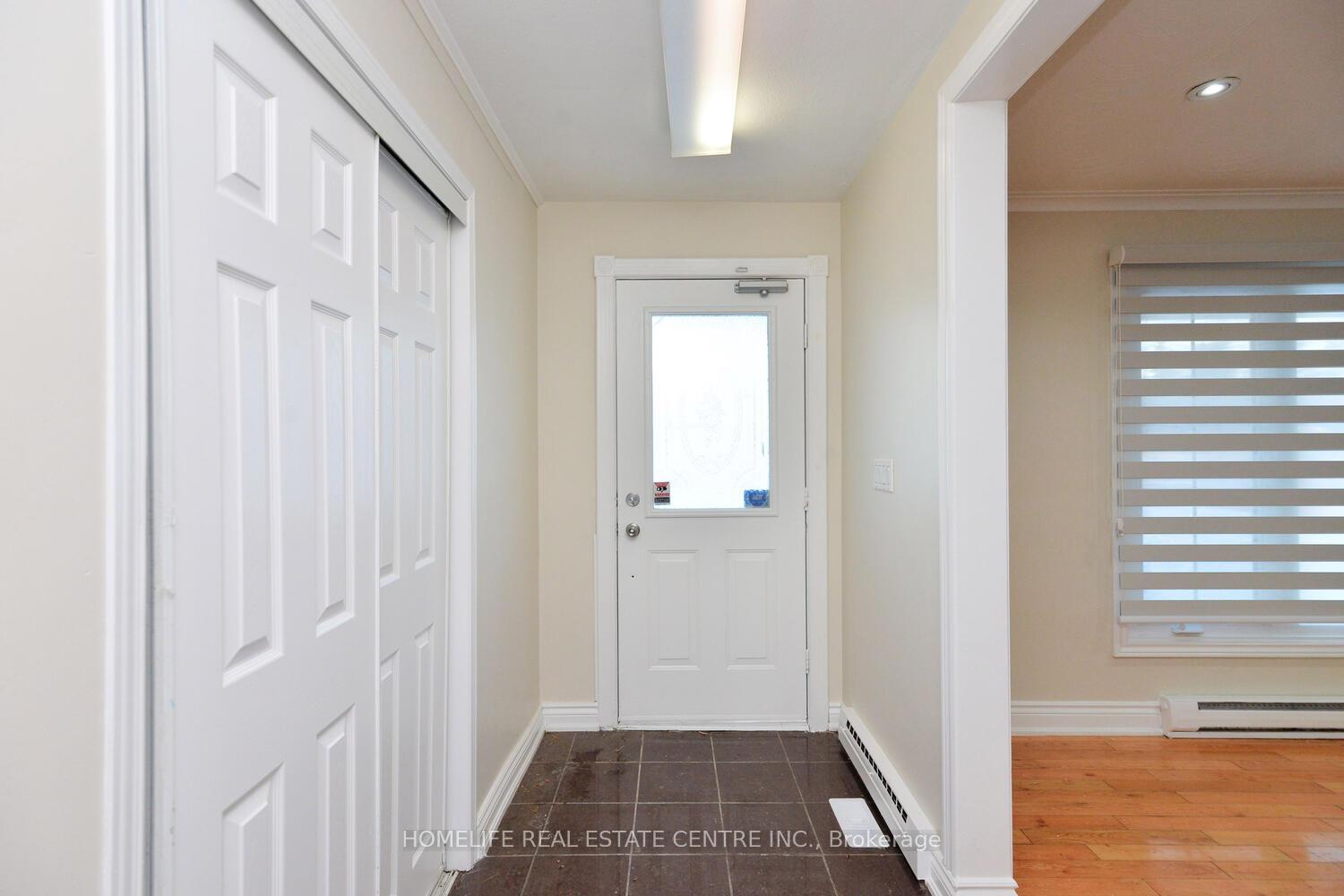 Photo 4 of 1741 Countryside Drive, Brampton, Sandringham-Wellington — HOMEH