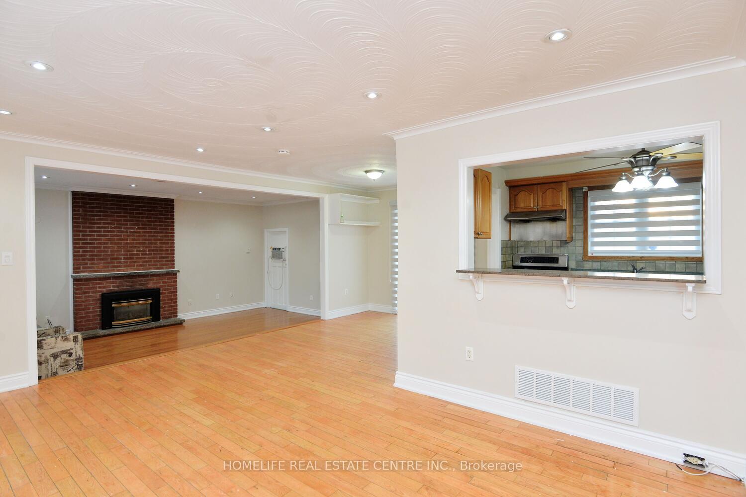 Photo 9 of 1741 Countryside Drive, Brampton, Sandringham-Wellington — HOMEH