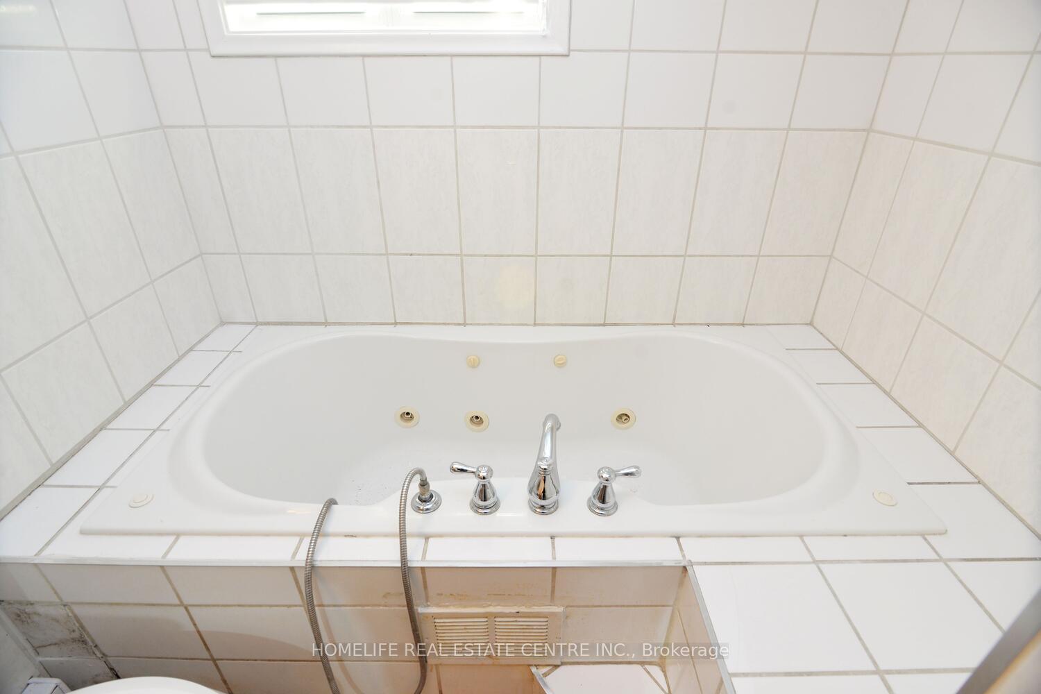 Photo 25 of 1741 Countryside Drive, Brampton, Sandringham-Wellington — HOMEH