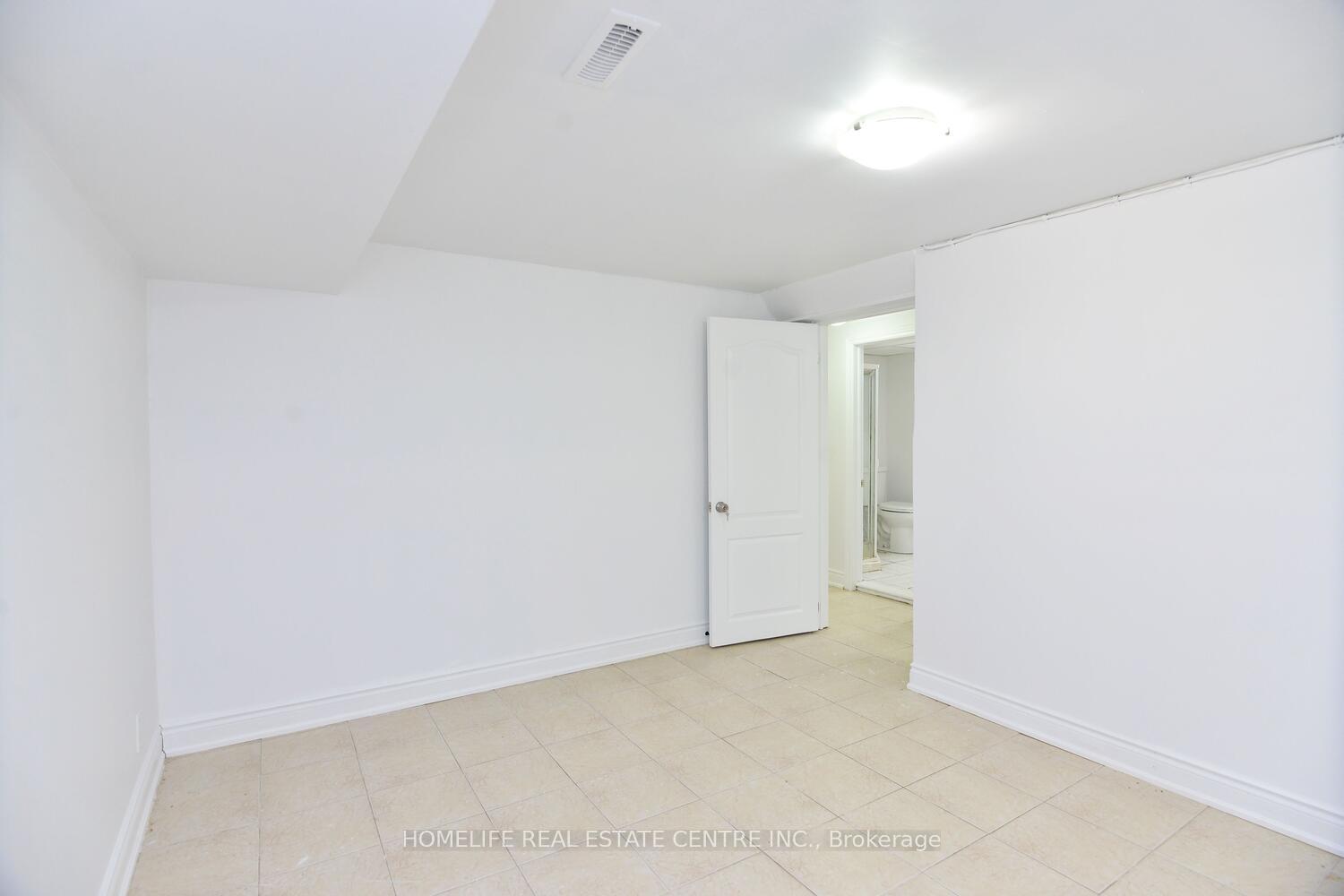 Photo 31 of 1741 Countryside Drive, Brampton, Sandringham-Wellington — HOMEH
