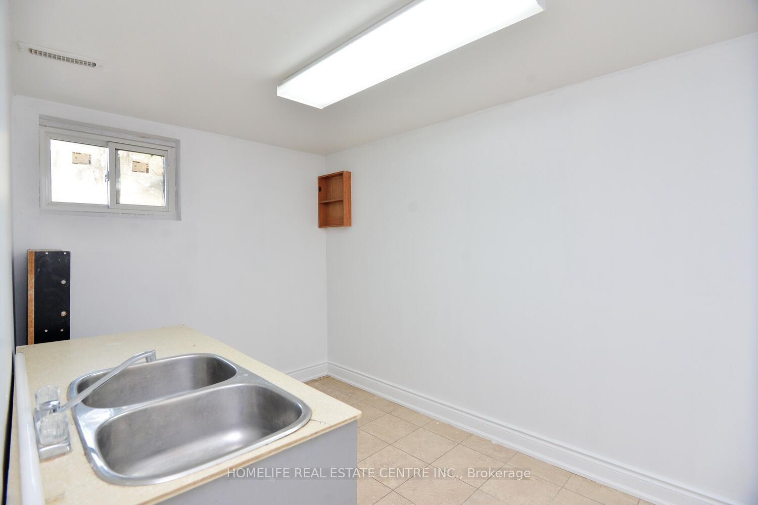 Photo 32 of 1741 Countryside Drive, Brampton, Sandringham-Wellington — HOMEH