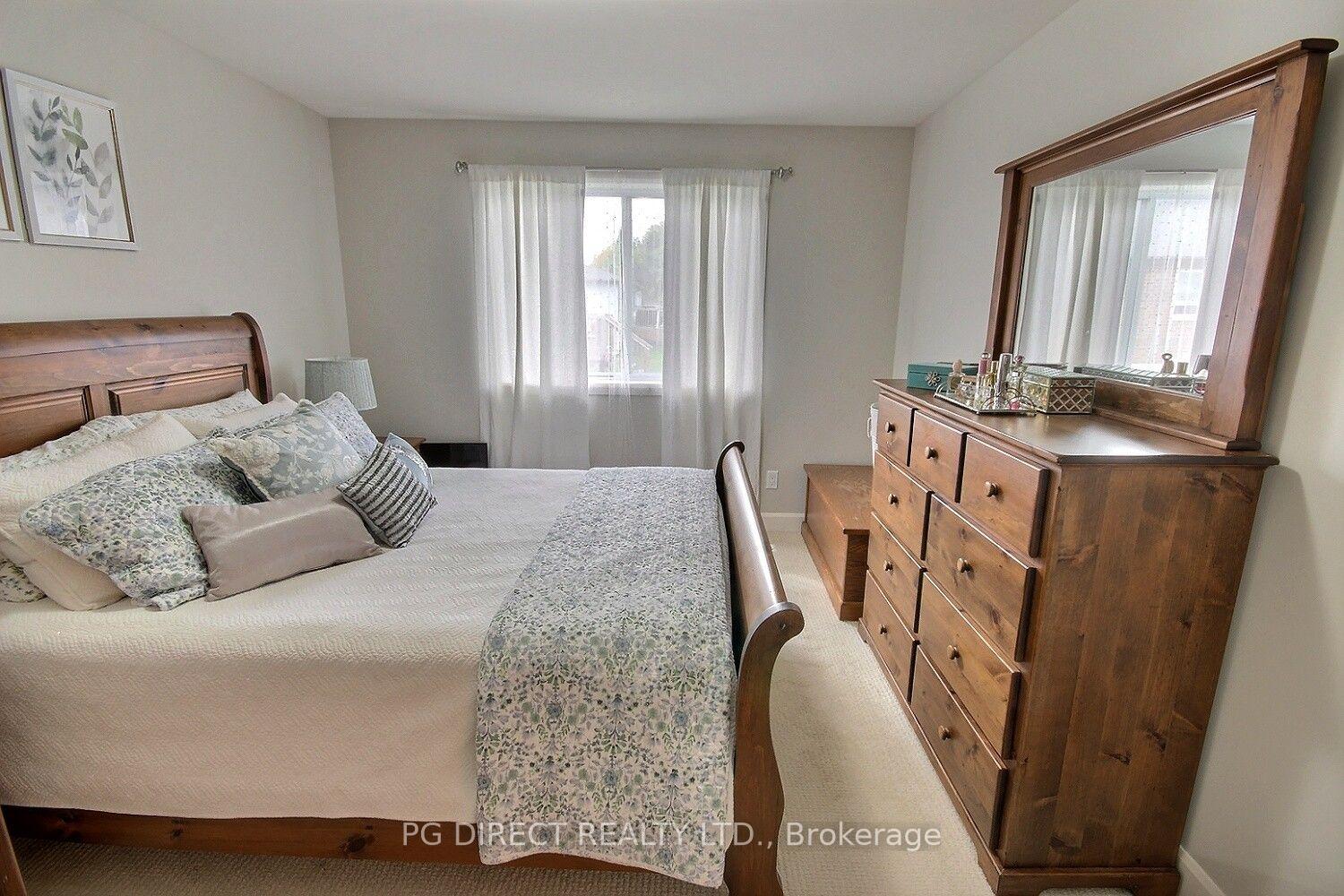 Photo 11 of 6 Dewal Place, Belleville, Belleville Ward — HOMEH
