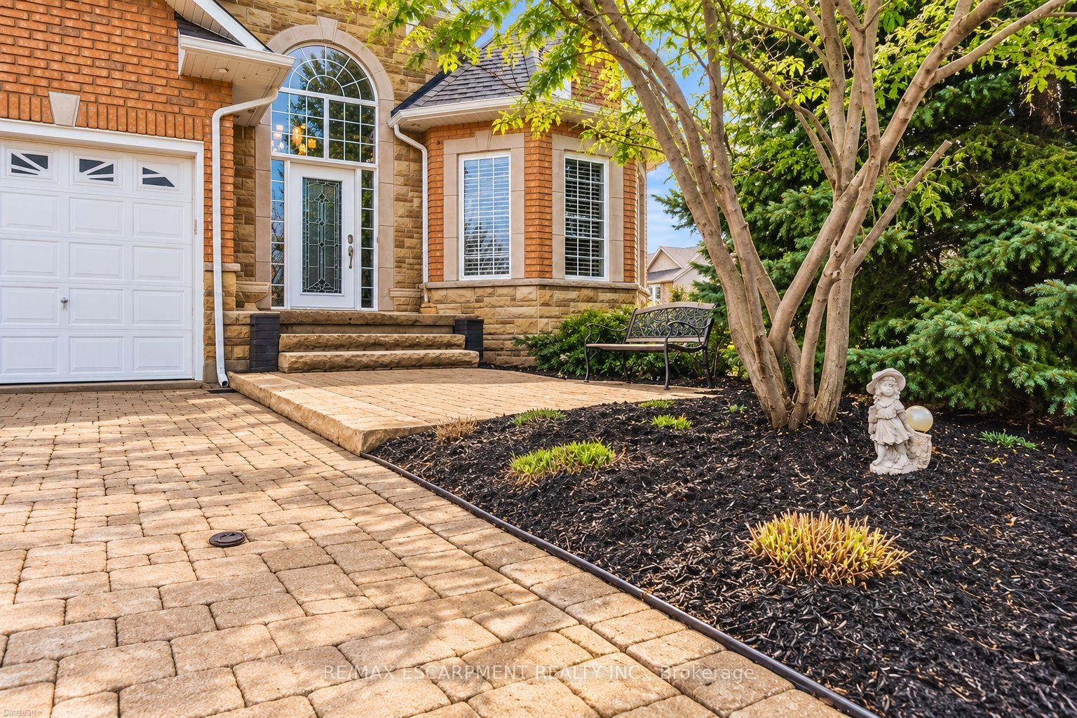 Photo 5 of 137 Pinehill Drive, Hamilton, Rural Glanbrook — HOMEH