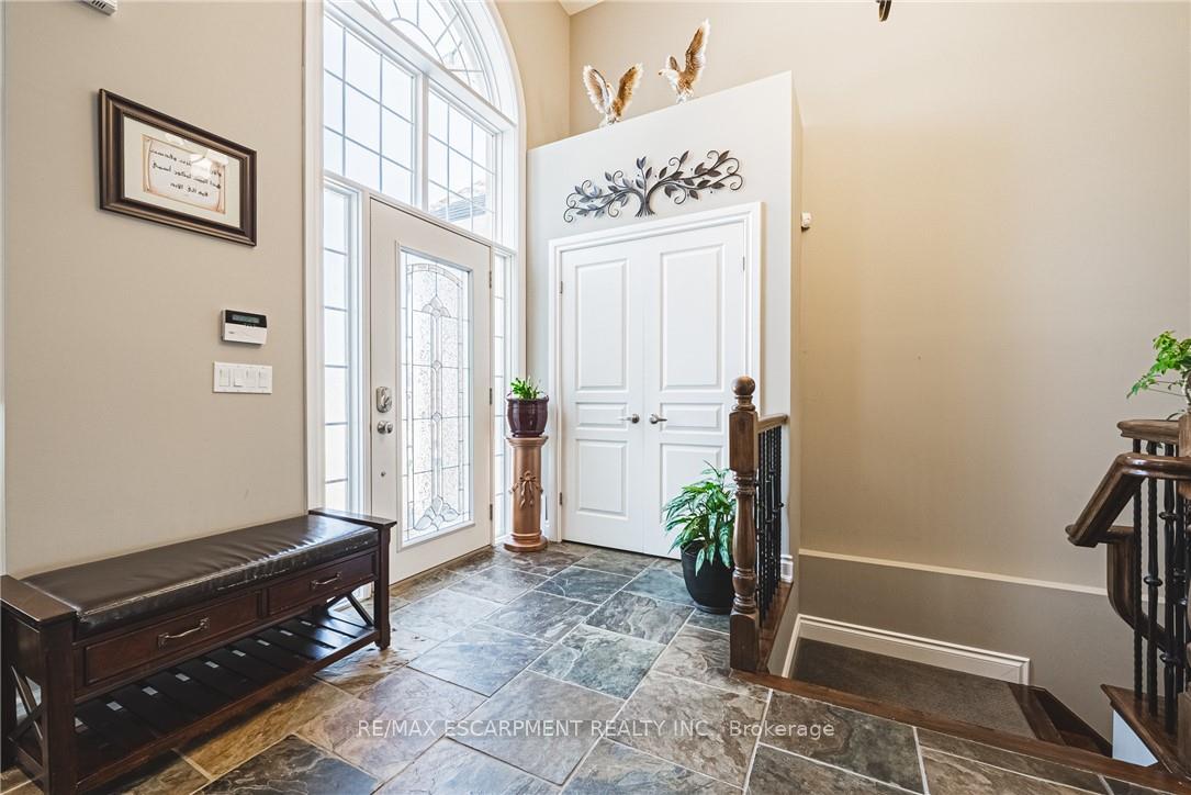 Photo 6 of 137 Pinehill Drive, Hamilton, Rural Glanbrook — HOMEH