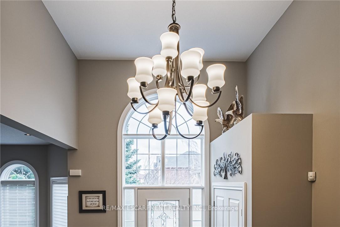 Photo 7 of 137 Pinehill Drive, Hamilton, Rural Glanbrook — HOMEH