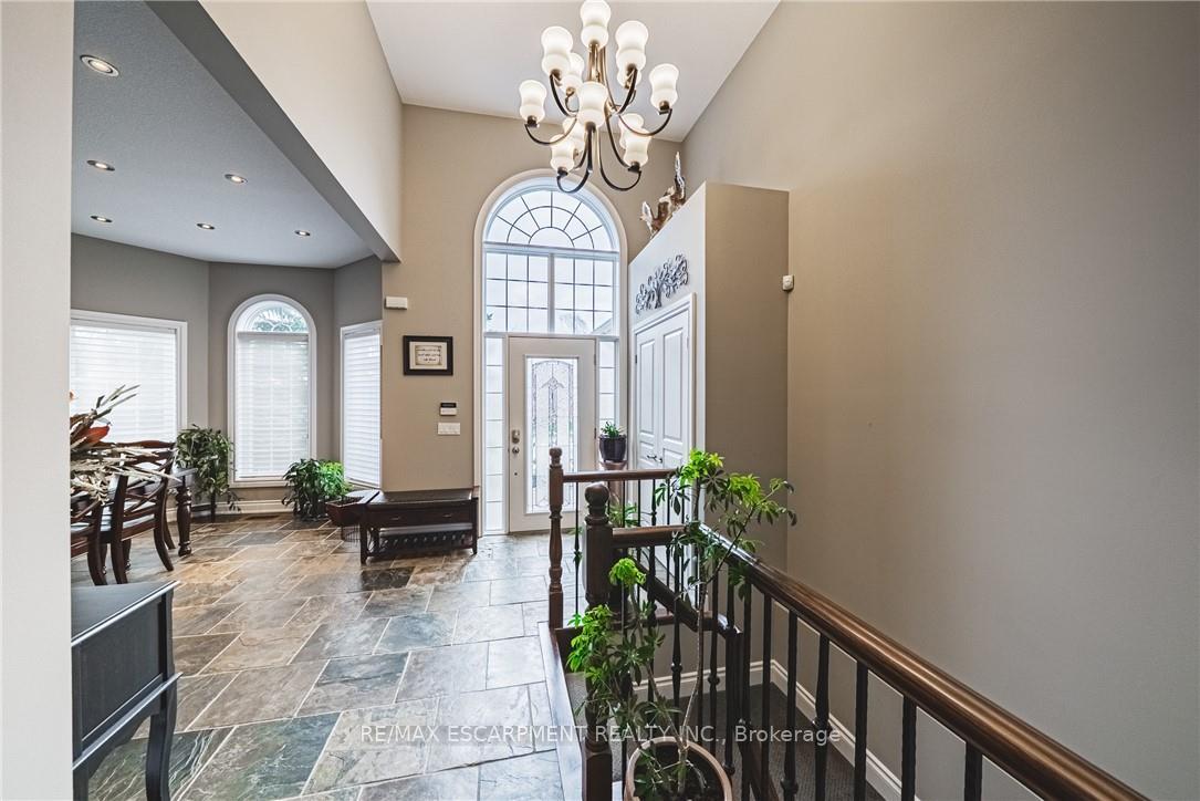 Photo 8 of 137 Pinehill Drive, Hamilton, Rural Glanbrook — HOMEH
