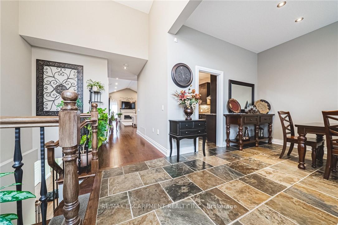 Photo 9 of 137 Pinehill Drive, Hamilton, Rural Glanbrook — HOMEH