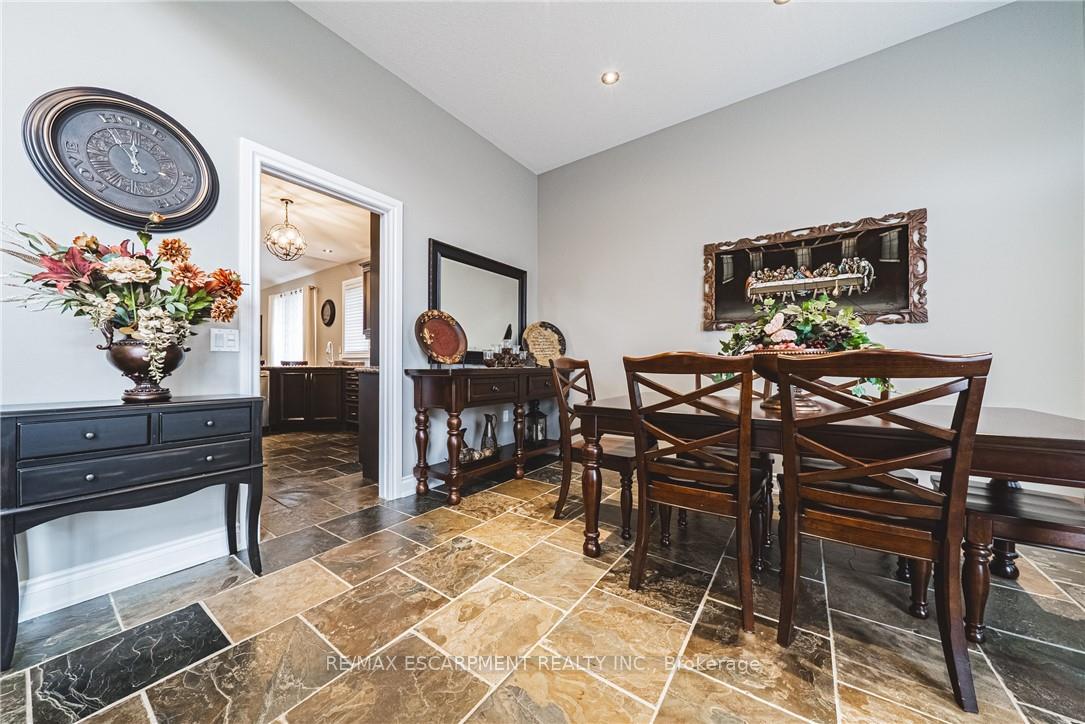 Photo 10 of 137 Pinehill Drive, Hamilton, Rural Glanbrook — HOMEH