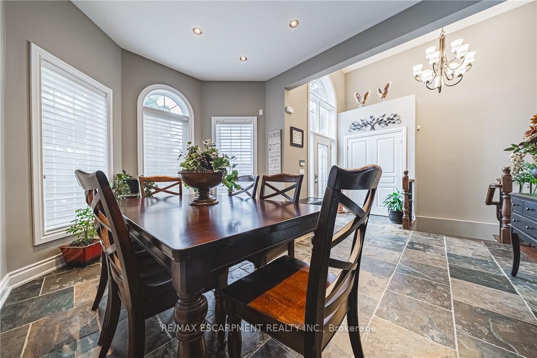 Photo 11 of 137 Pinehill Drive, Hamilton, Rural Glanbrook — HOMEH