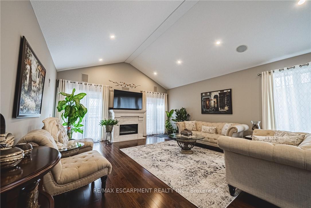 Photo 17 of 137 Pinehill Drive, Hamilton, Rural Glanbrook — HOMEH