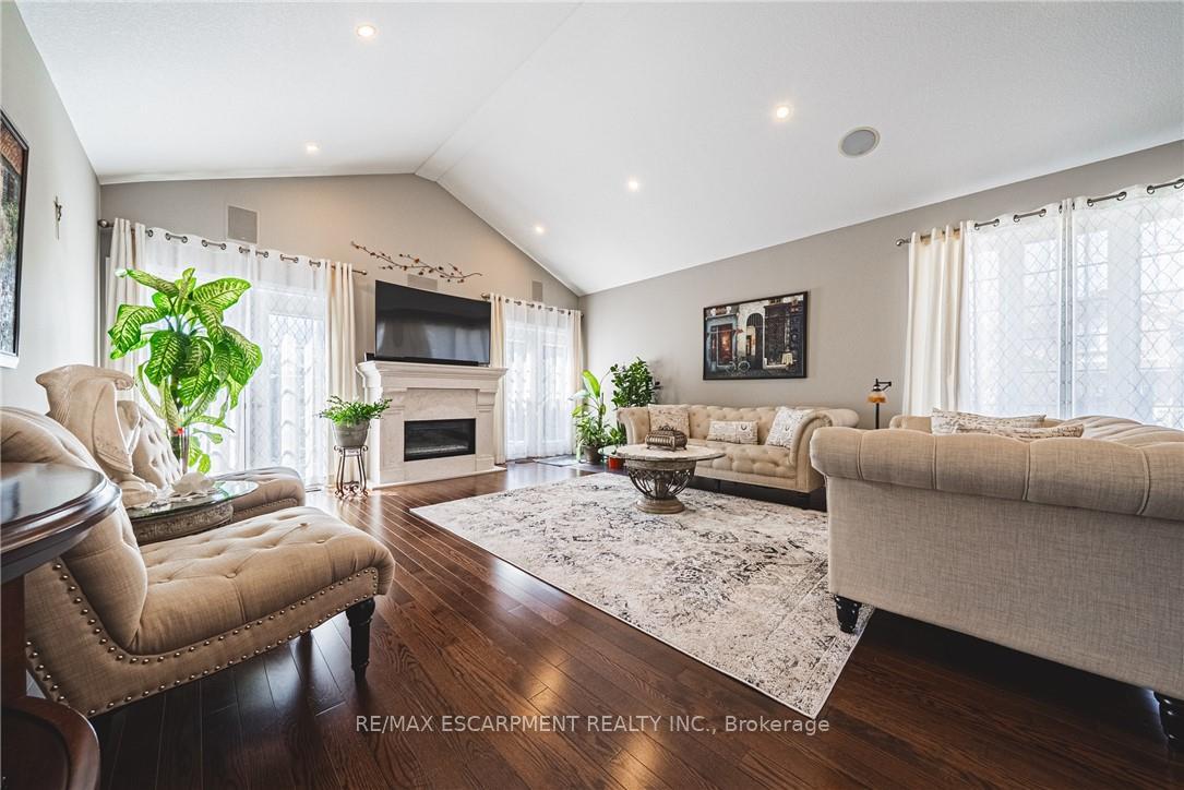 Photo 19 of 137 Pinehill Drive, Hamilton, Rural Glanbrook — HOMEH