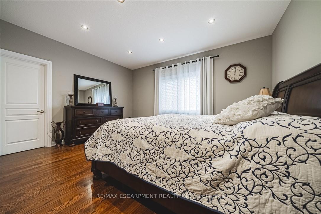 Photo 20 of 137 Pinehill Drive, Hamilton, Rural Glanbrook — HOMEH