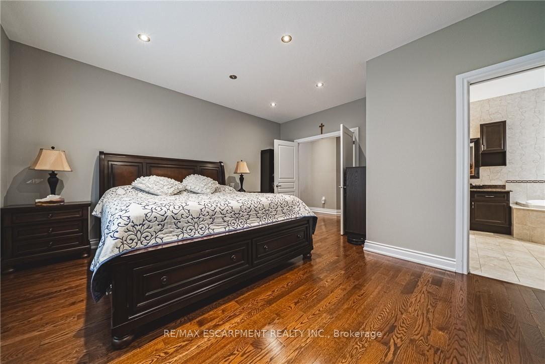 Photo 21 of 137 Pinehill Drive, Hamilton, Rural Glanbrook — HOMEH